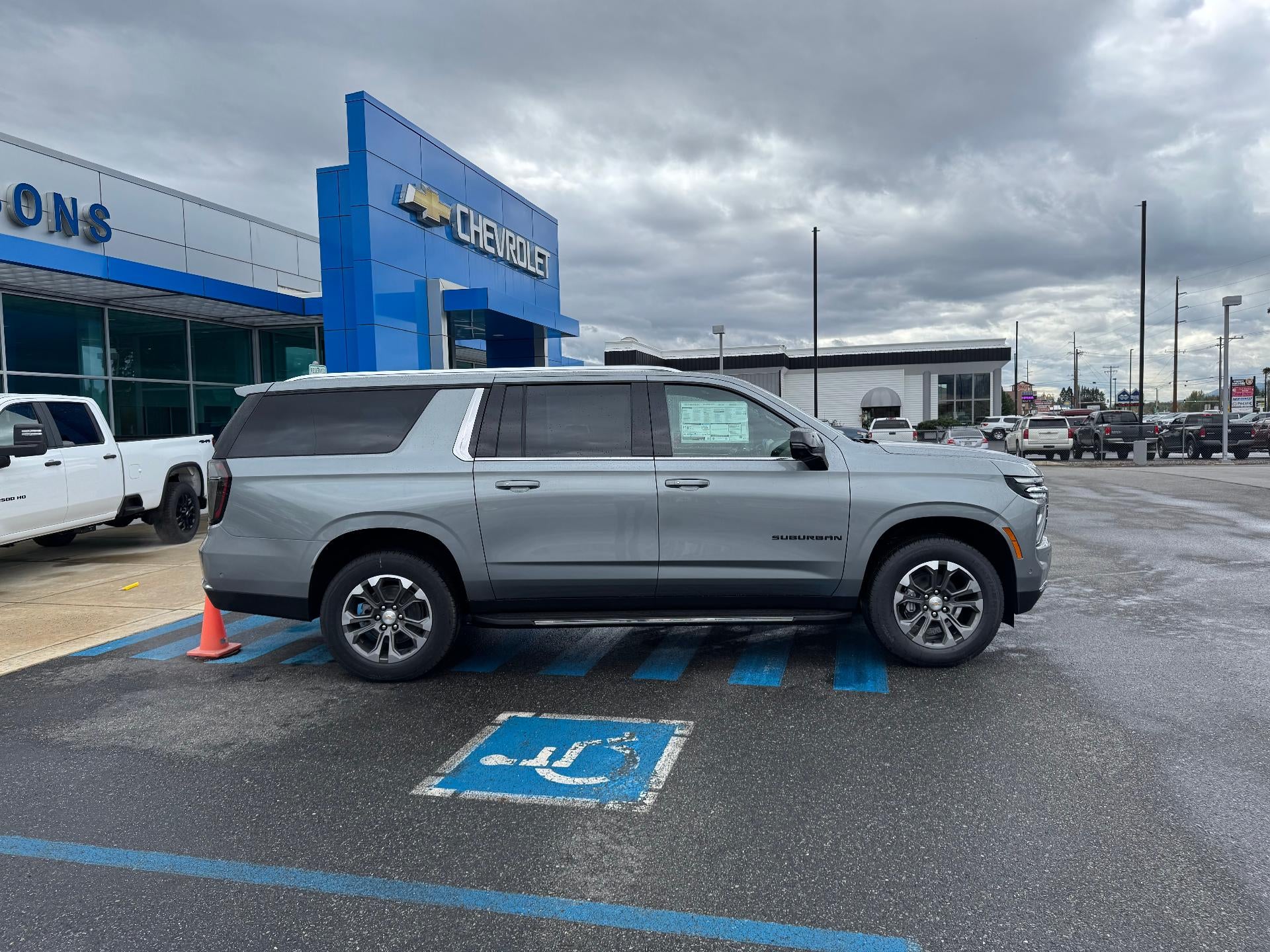 2026 Chevrolet Suburban LT / ADAPTIVE CRUISE / SURROUND VISION / MAX TOW / 2ND ROW BUCKETS