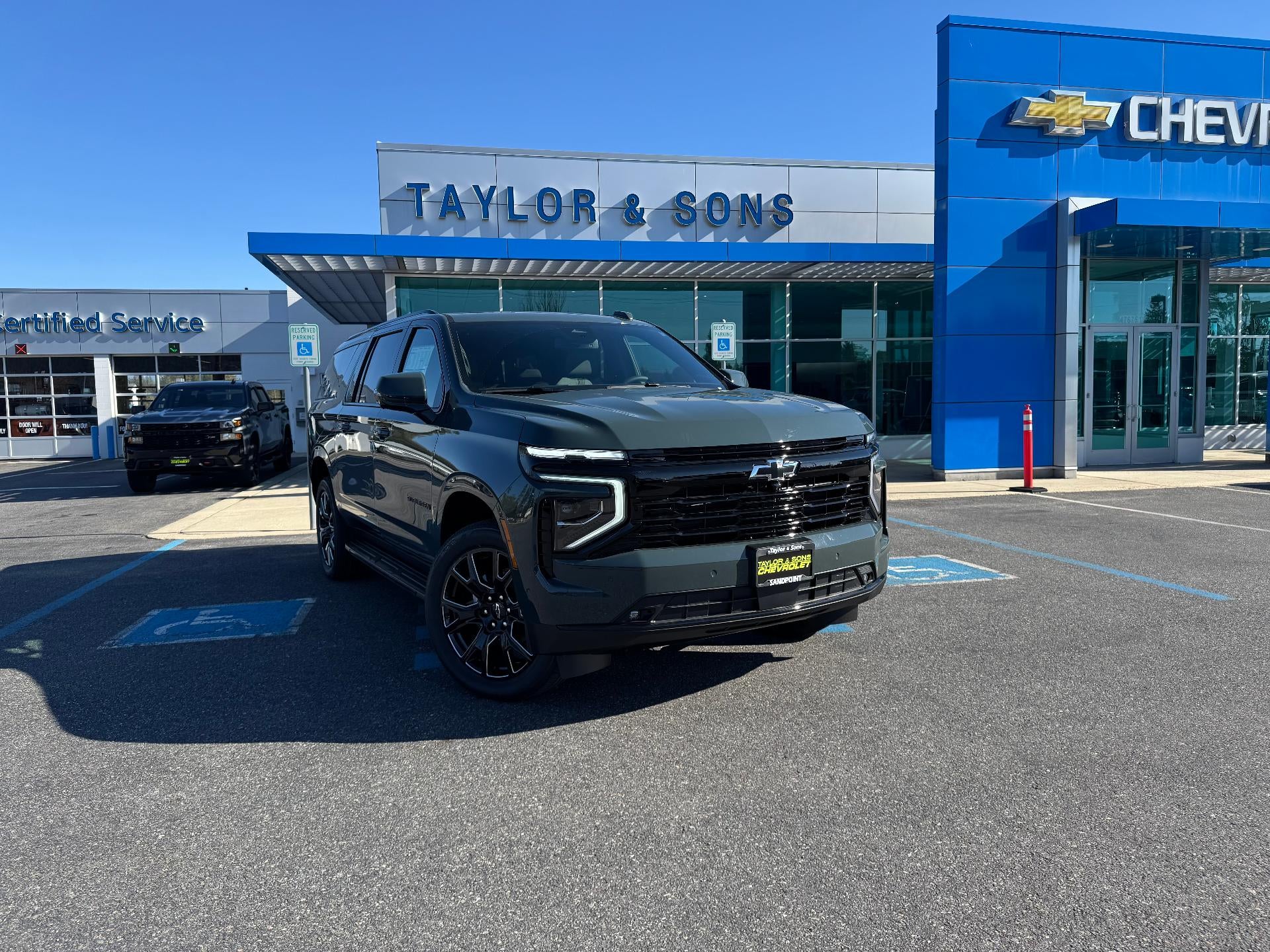 2026 Chevrolet Suburban RST / 5.3 LITER V8 / PANO SUNROOF / MAX TOW / ADAPTIVE CRUISE / SURROUND VISION