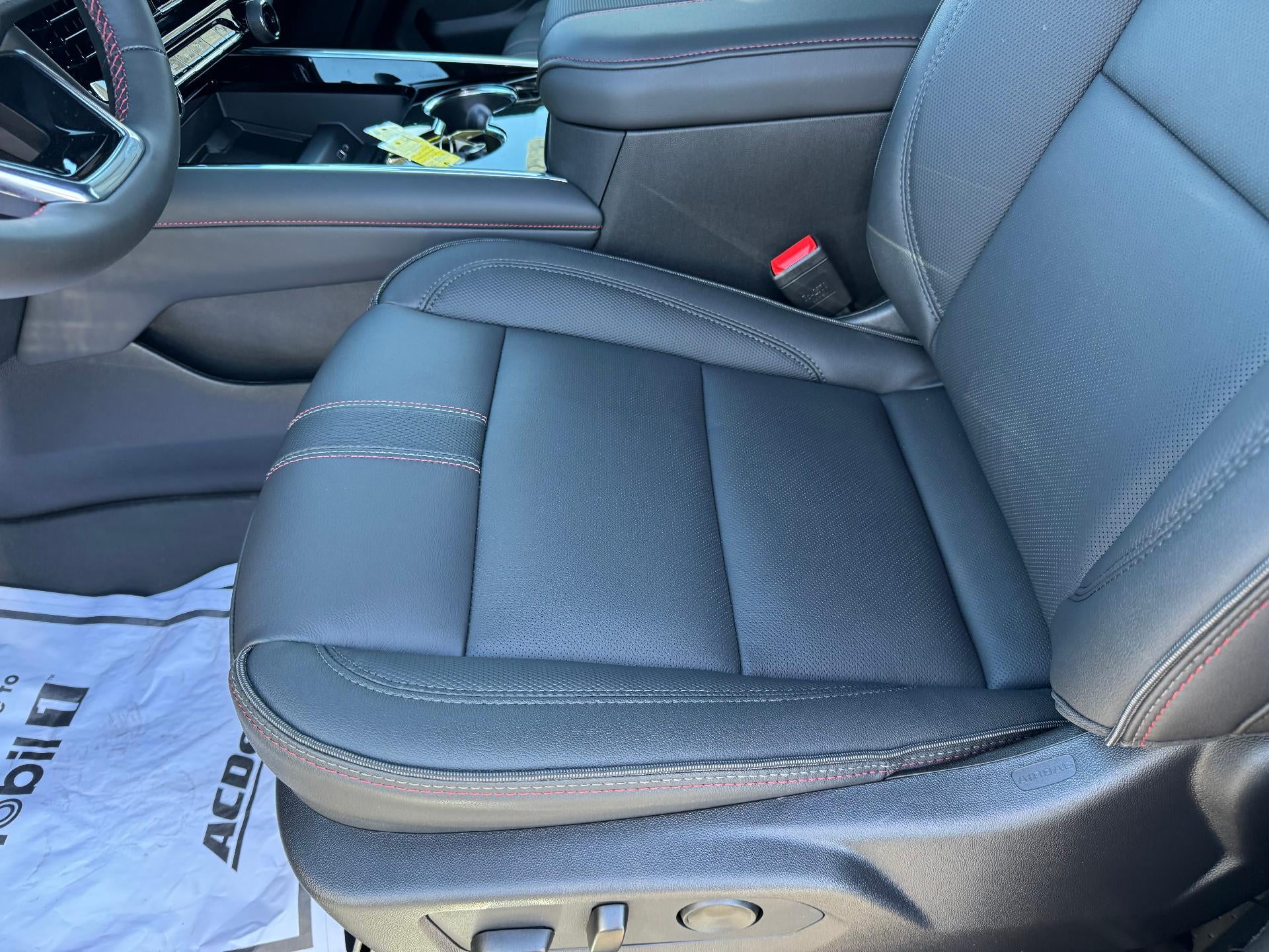 2026 Chevrolet Suburban RST / 5.3 LITER V8 / PANO SUNROOF / MAX TOW / ADAPTIVE CRUISE / SURROUND VISION