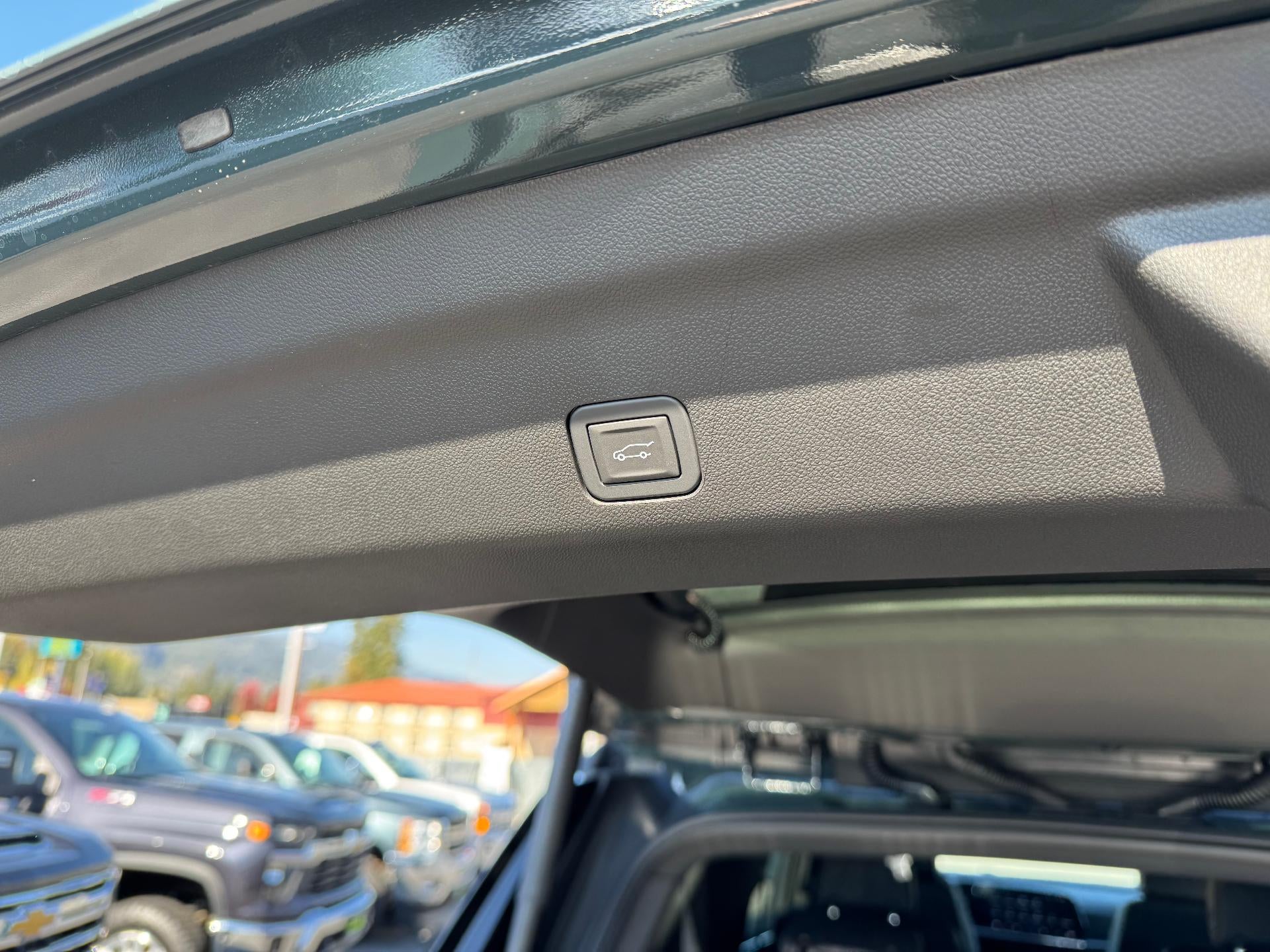 2026 Chevrolet Suburban RST / 5.3 LITER V8 / PANO SUNROOF / MAX TOW / ADAPTIVE CRUISE / SURROUND VISION