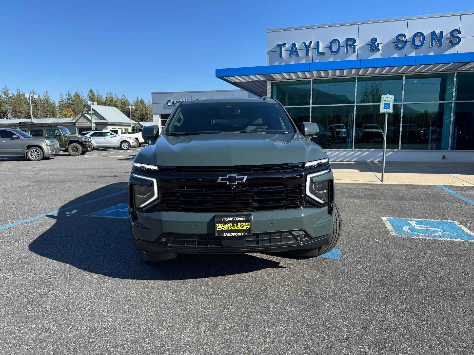 2026 Chevrolet Suburban RST / 5.3 LITER V8 / PANO SUNROOF / MAX TOW / ADAPTIVE CRUISE / SURROUND VISION