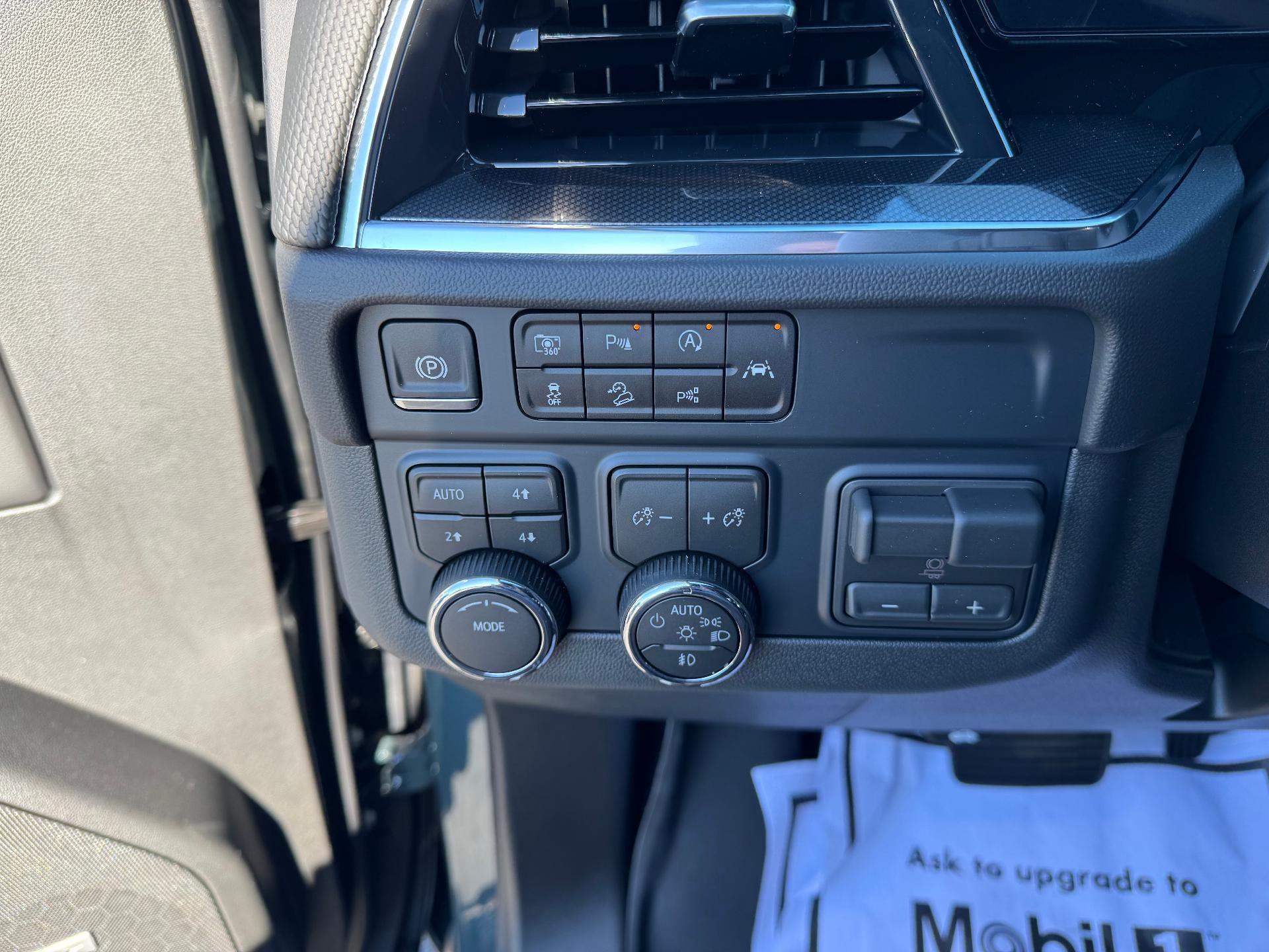 2026 Chevrolet Suburban RST / 5.3 LITER V8 / PANO SUNROOF / MAX TOW / ADAPTIVE CRUISE / SURROUND VISION