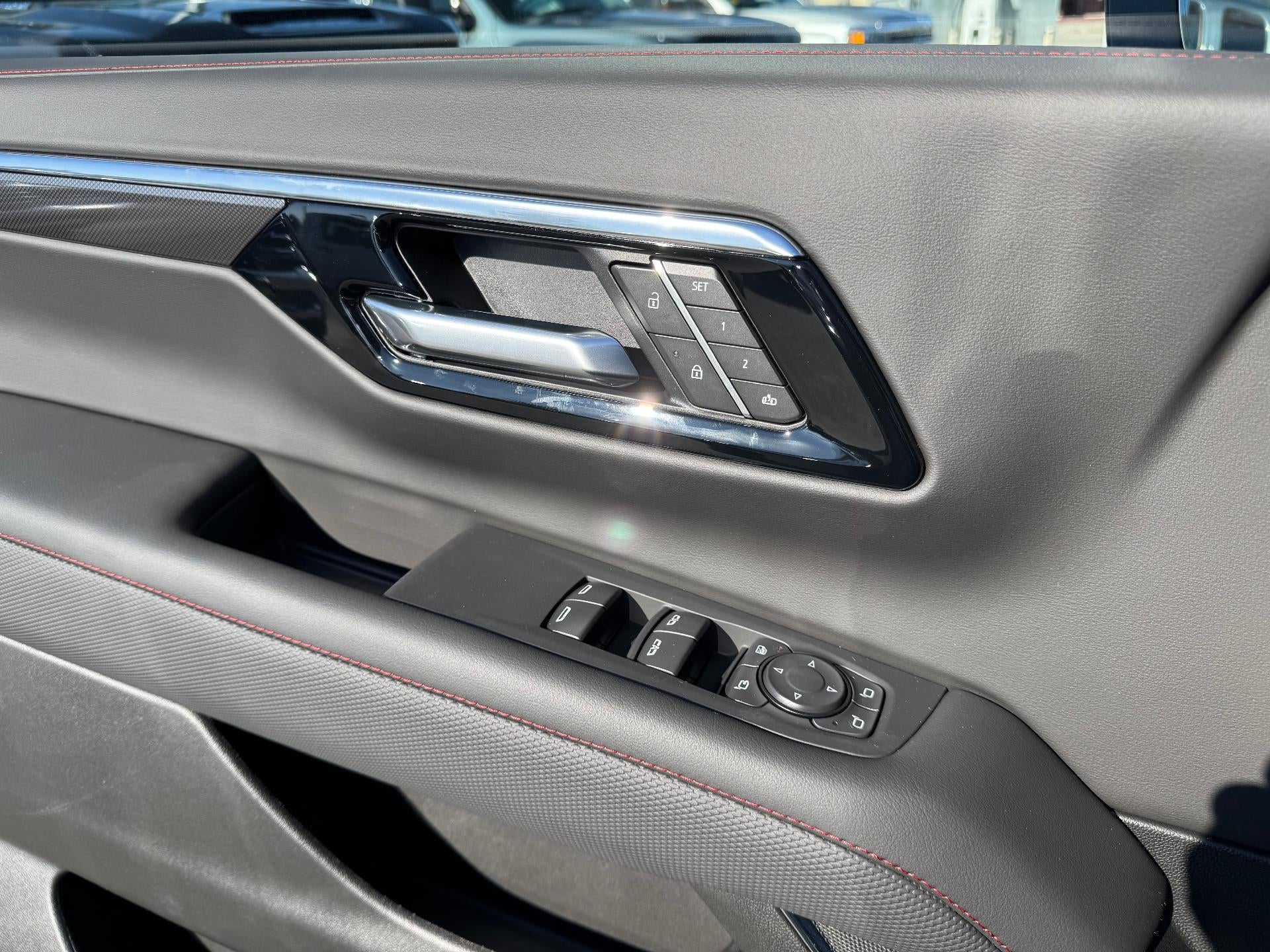 2026 Chevrolet Suburban RST / 5.3 LITER V8 / PANO SUNROOF / MAX TOW / ADAPTIVE CRUISE / SURROUND VISION