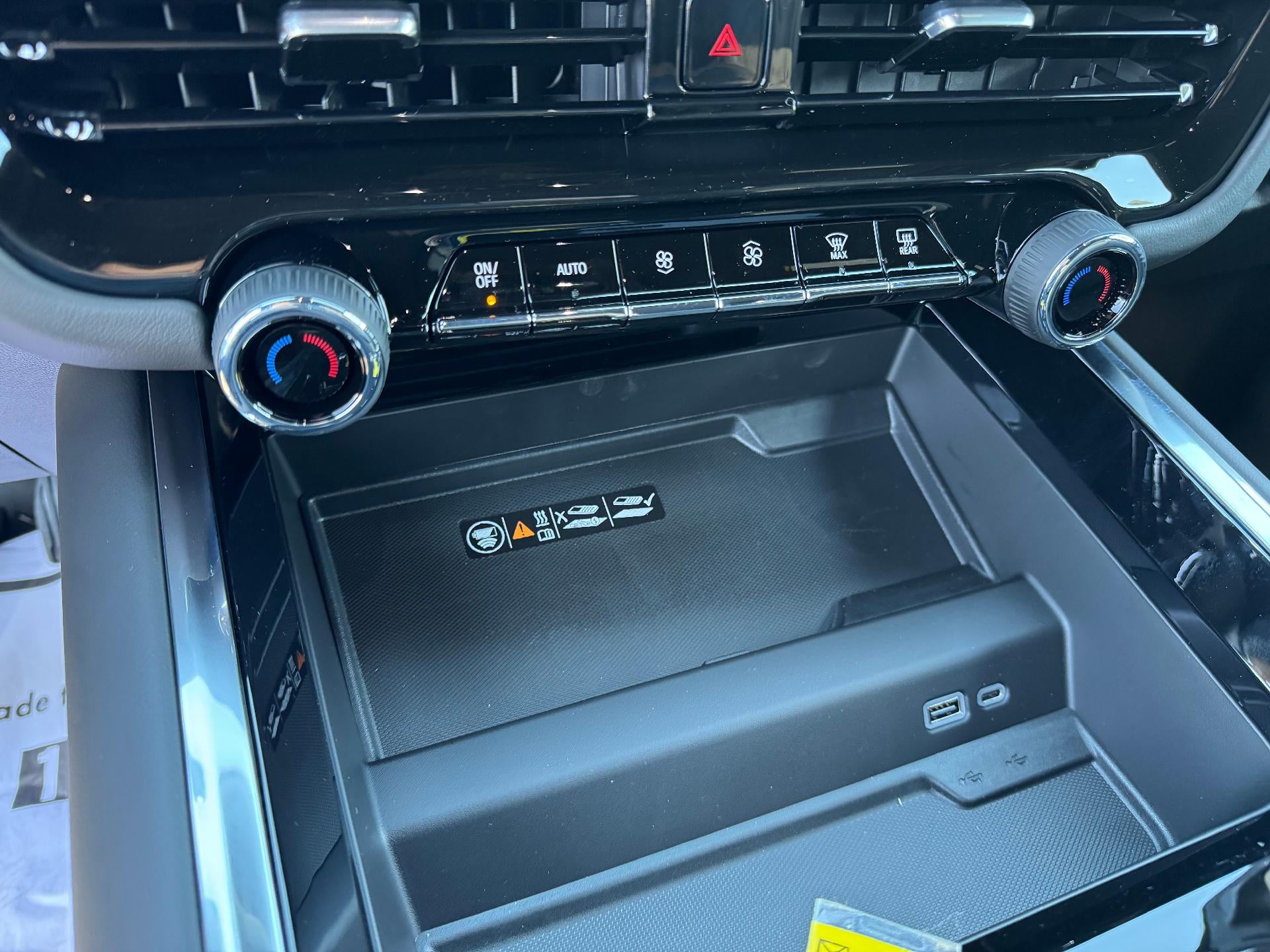 2026 Chevrolet Suburban RST / 5.3 LITER V8 / PANO SUNROOF / MAX TOW / ADAPTIVE CRUISE / SURROUND VISION