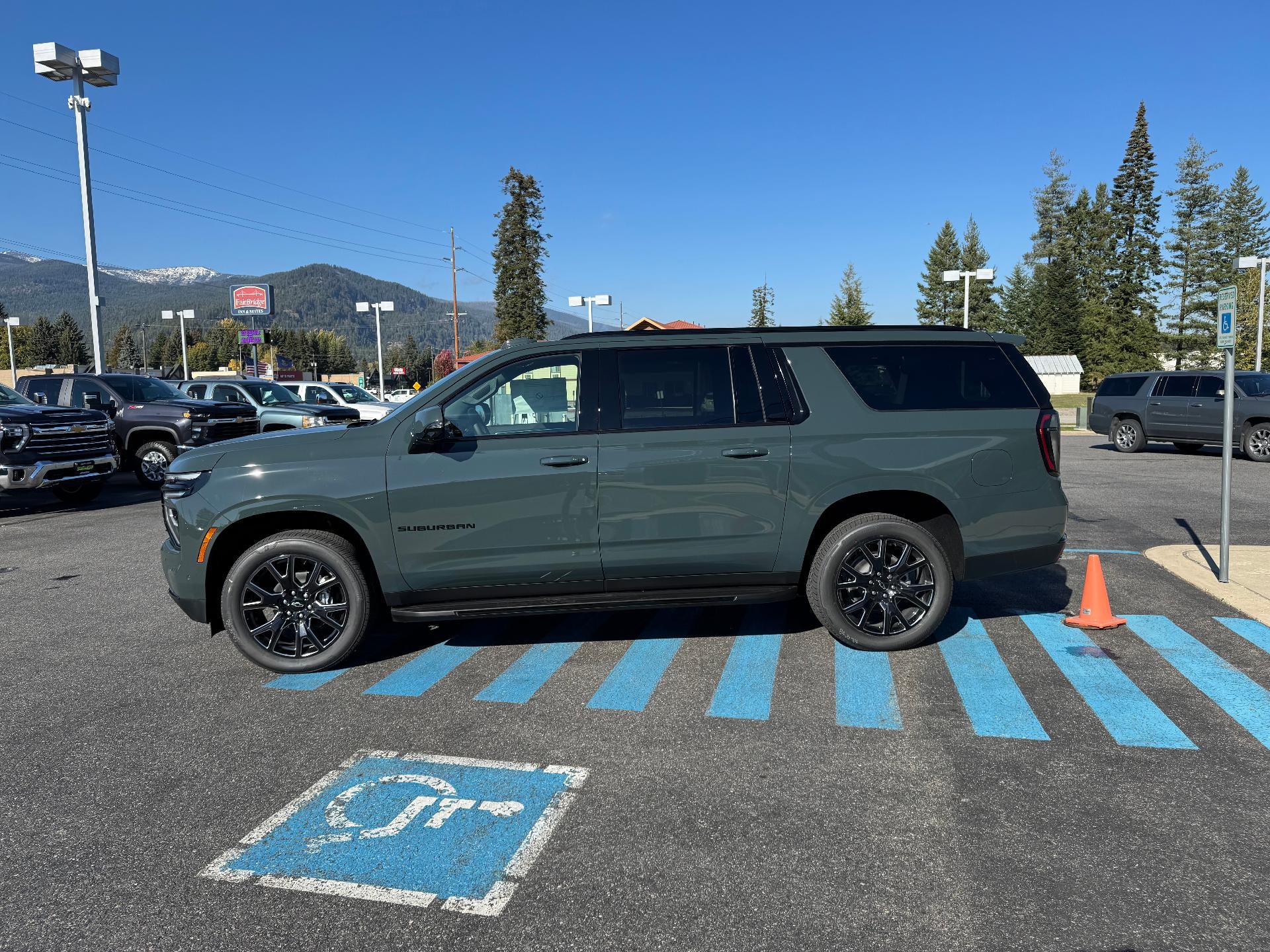 2026 Chevrolet Suburban RST / 5.3 LITER V8 / PANO SUNROOF / MAX TOW / ADAPTIVE CRUISE / SURROUND VISION