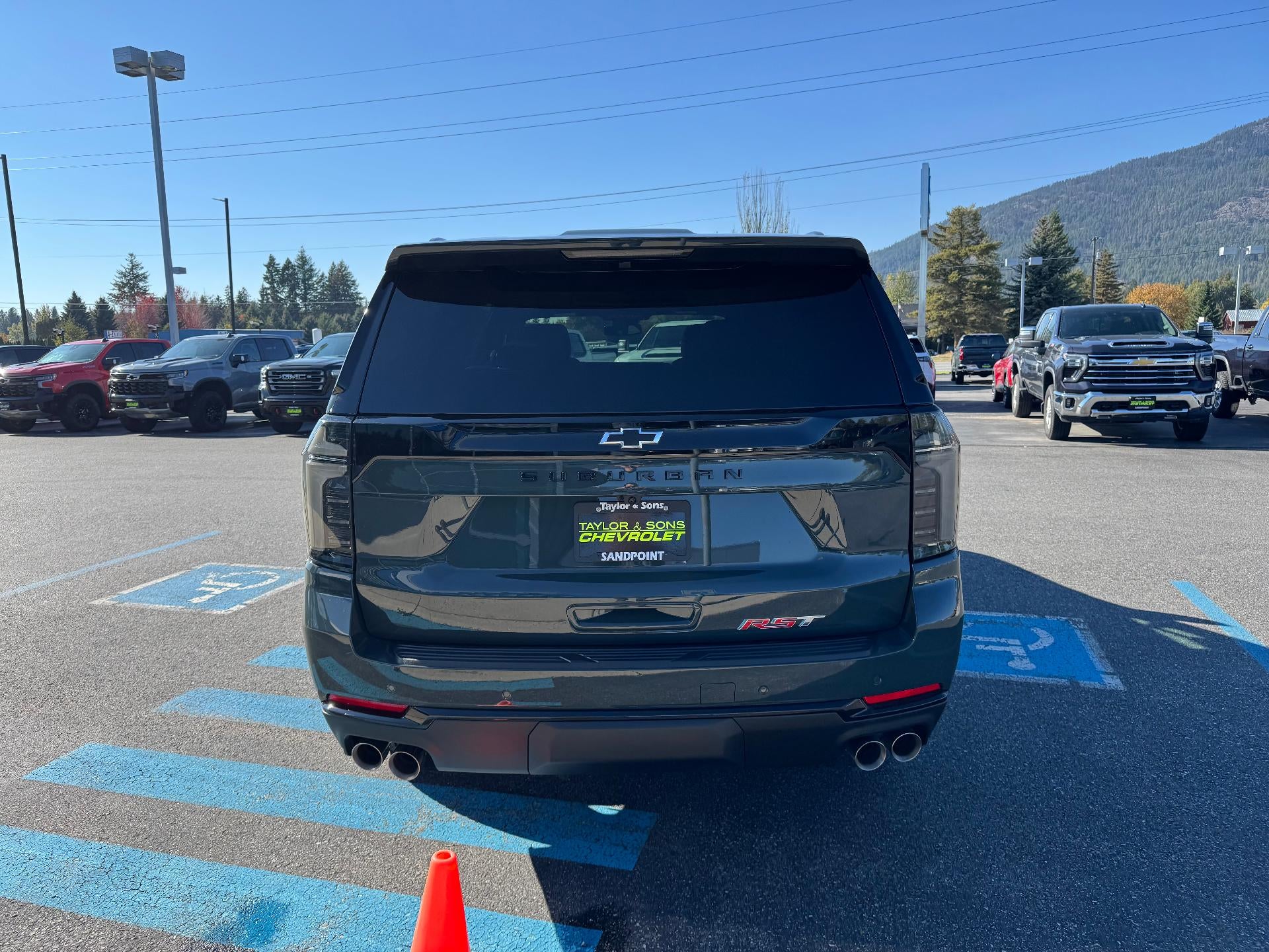 2026 Chevrolet Suburban RST / 5.3 LITER V8 / PANO SUNROOF / MAX TOW / ADAPTIVE CRUISE / SURROUND VISION