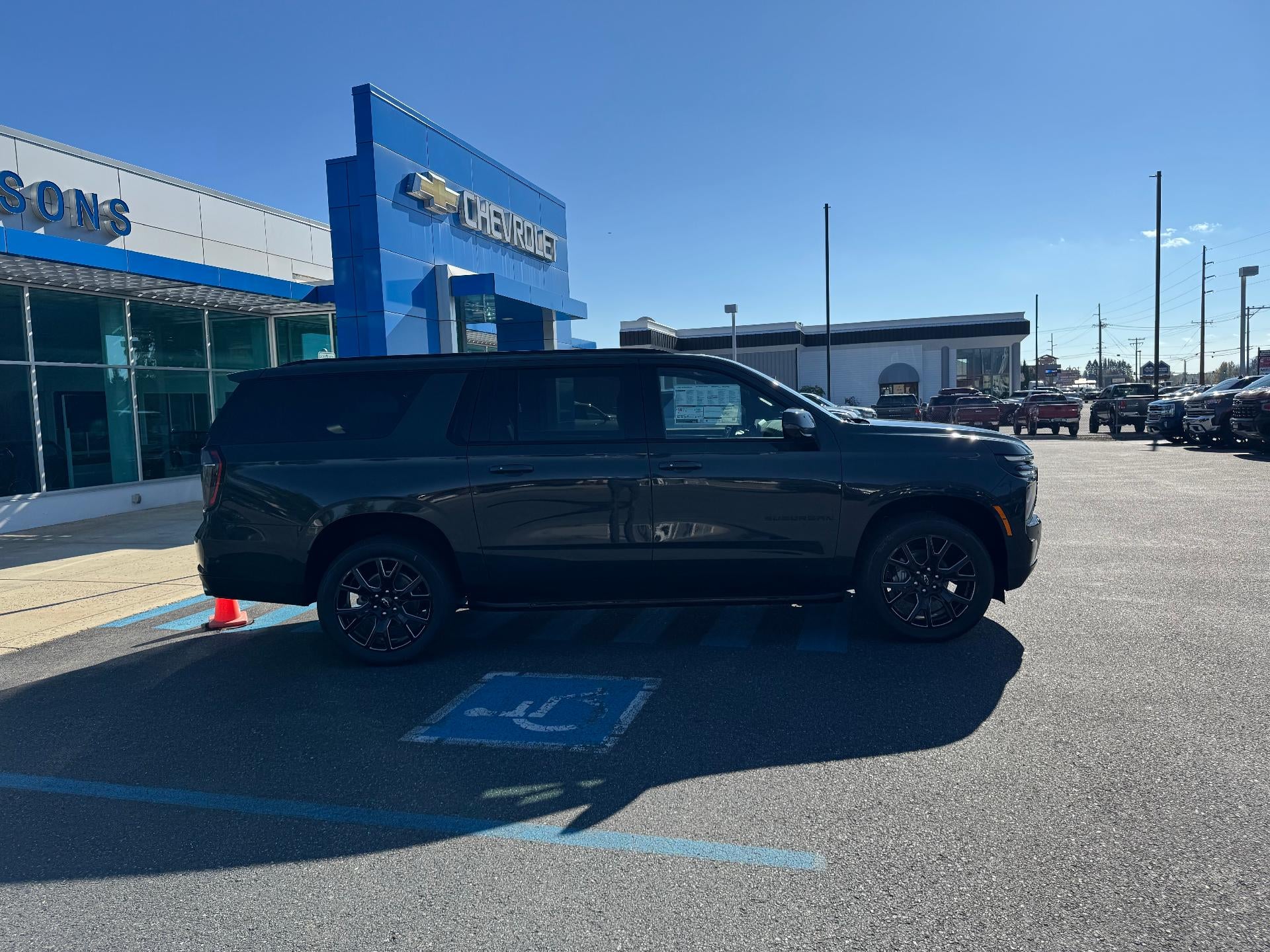 2026 Chevrolet Suburban RST / 5.3 LITER V8 / PANO SUNROOF / MAX TOW / ADAPTIVE CRUISE / SURROUND VISION