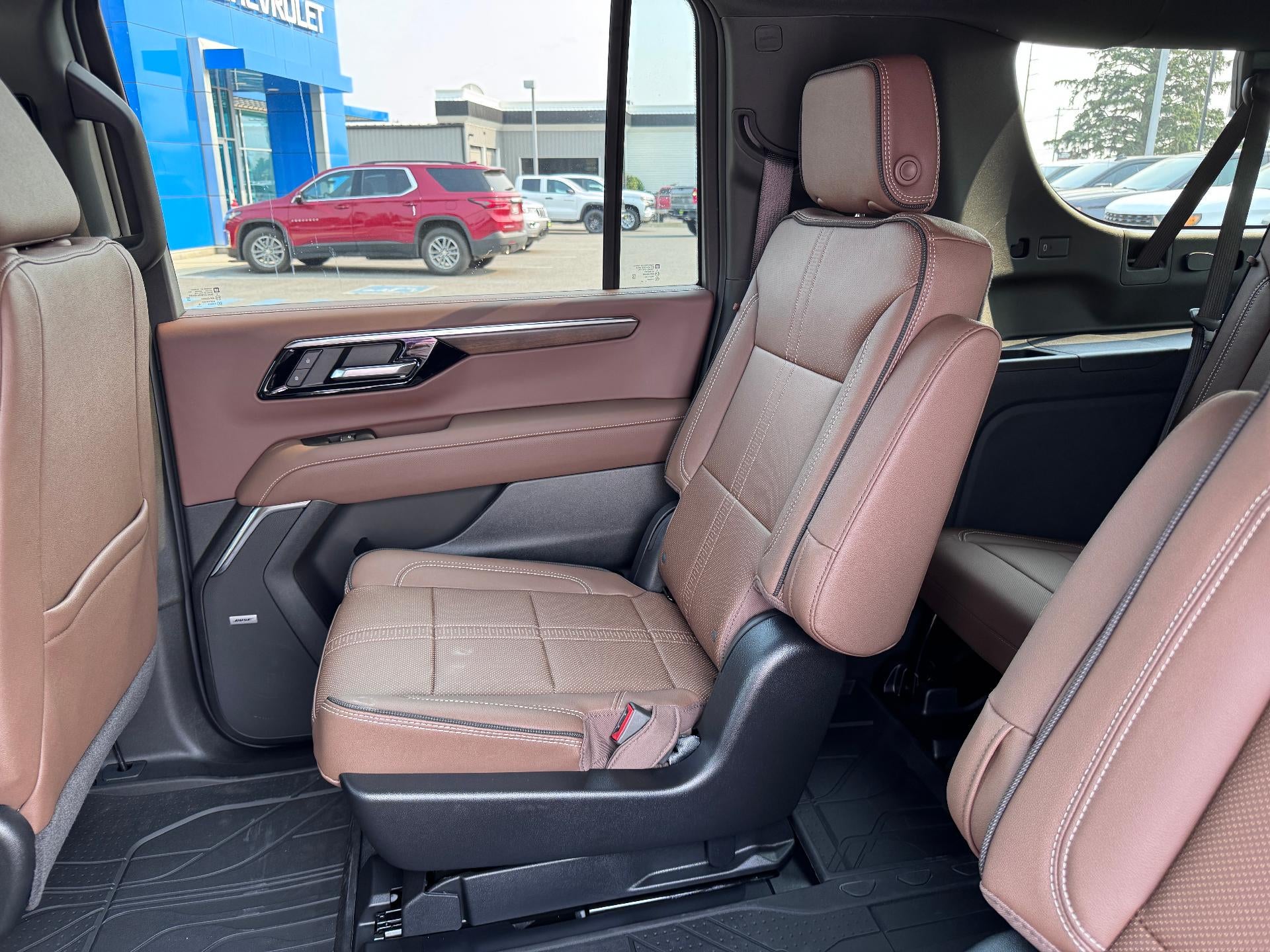 2026 Chevrolet Suburban HIGH COUNTRY / 6.2 LITER V8 / DELUXE PCKG / SUPER CRUISE / PANO SUNROOF / MAX TOW PCKG