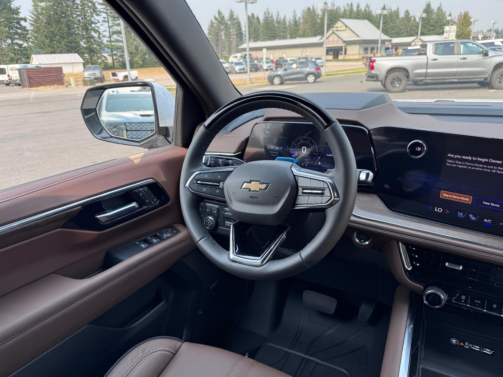 2026 Chevrolet Suburban HIGH COUNTRY / 6.2 LITER V8 / DELUXE PCKG / SUPER CRUISE / PANO SUNROOF / MAX TOW PCKG