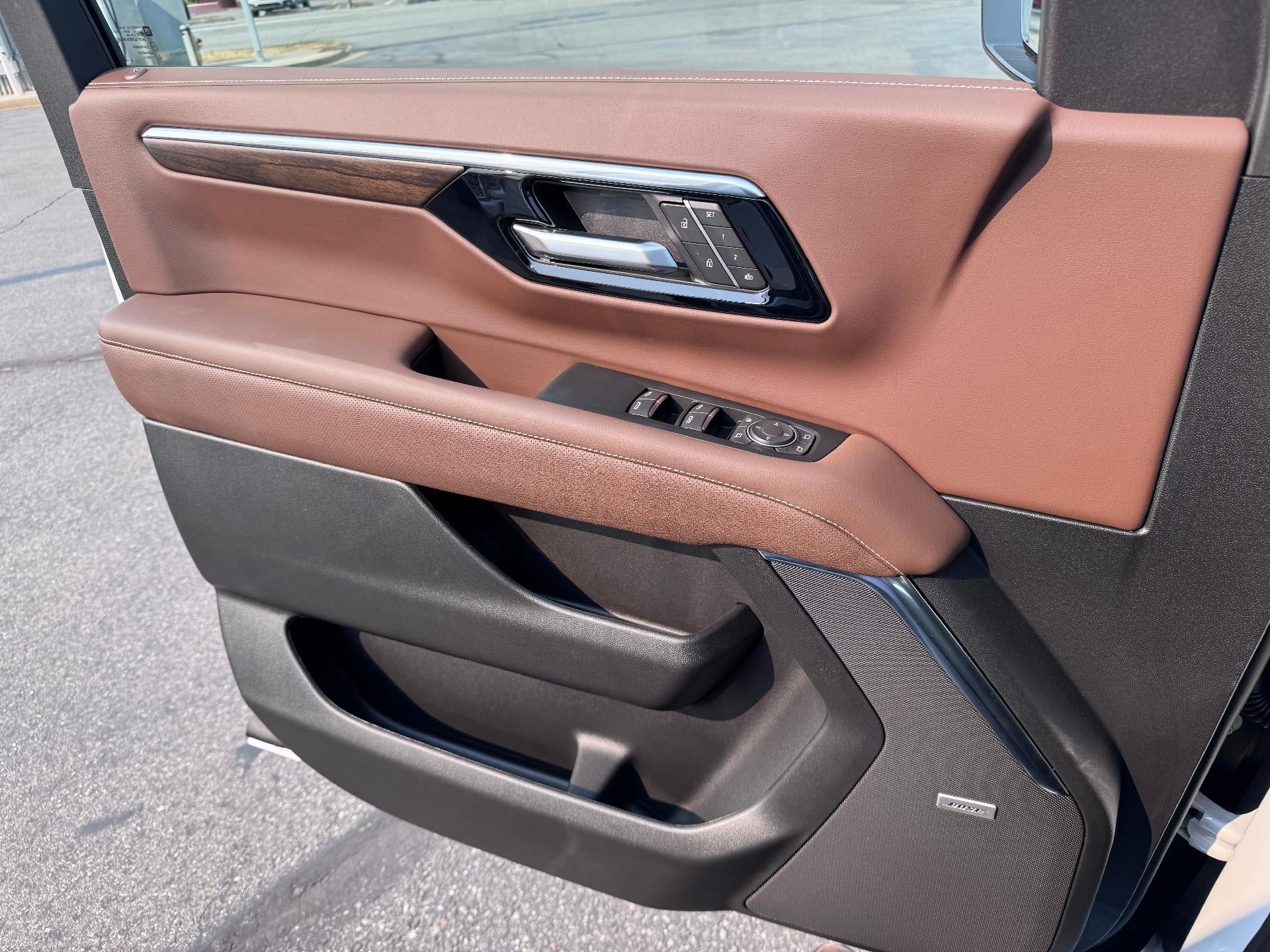 2026 Chevrolet Suburban HIGH COUNTRY / 6.2 LITER V8 / DELUXE PCKG / SUPER CRUISE / PANO SUNROOF / MAX TOW PCKG
