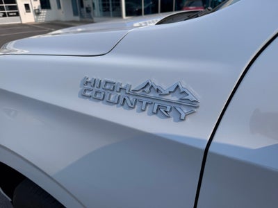 2026 Chevrolet Suburban HIGH COUNTRY / 6.2 LITER V8 / DELUXE PCKG / SUPER CRUISE / PANO SUNROOF / MAX TOW PCKG