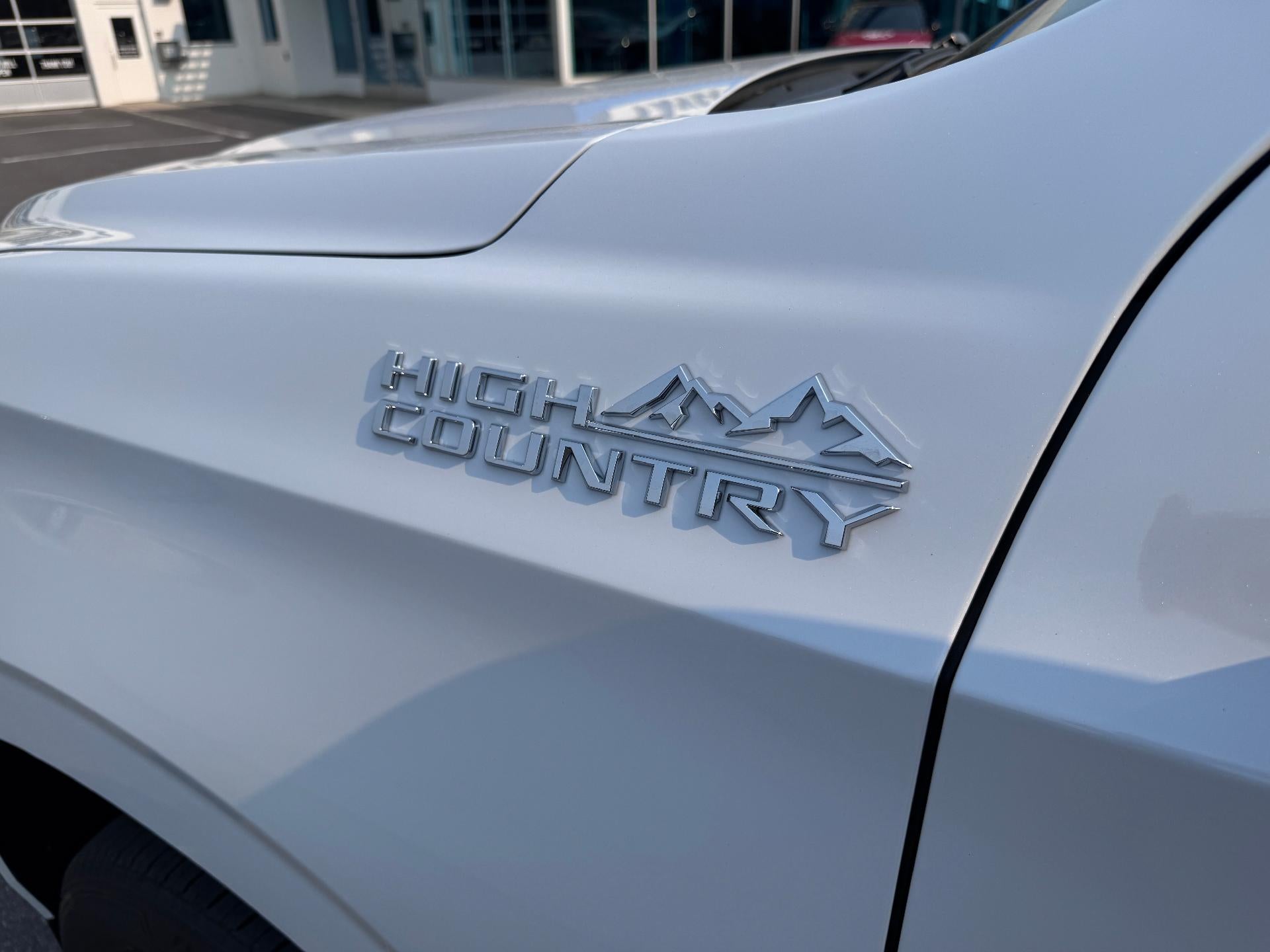 2026 Chevrolet Suburban HIGH COUNTRY / 6.2 LITER V8 / DELUXE PCKG / SUPER CRUISE / PANO SUNROOF / MAX TOW PCKG