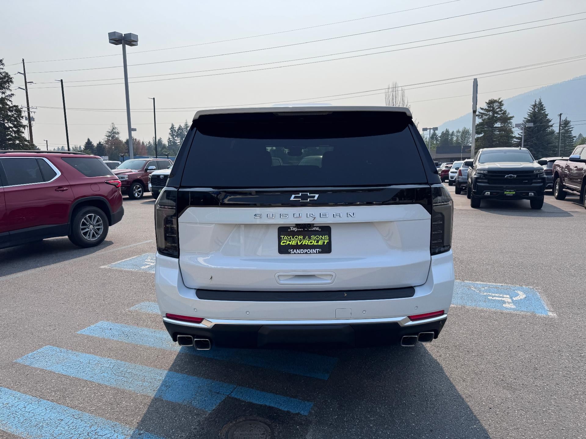 2026 Chevrolet Suburban HIGH COUNTRY / 6.2 LITER V8 / DELUXE PCKG / SUPER CRUISE / PANO SUNROOF / MAX TOW PCKG