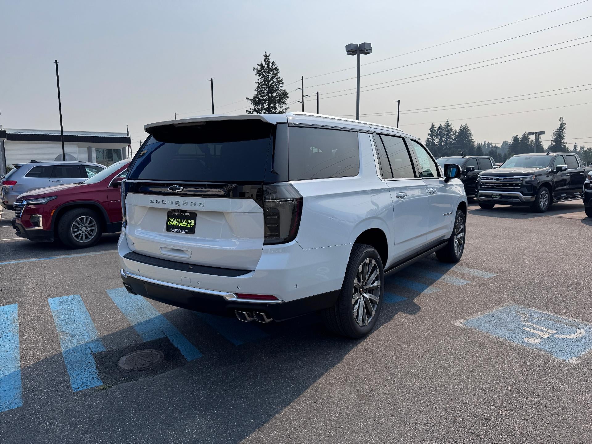 2026 Chevrolet Suburban HIGH COUNTRY / 6.2 LITER V8 / DELUXE PCKG / SUPER CRUISE / PANO SUNROOF / MAX TOW PCKG