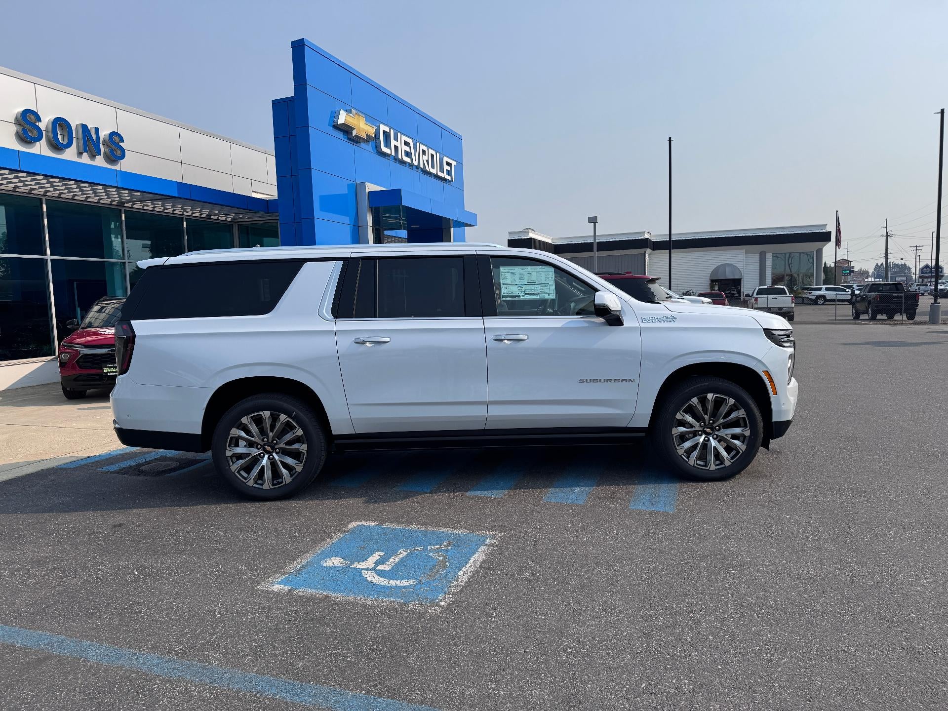 2026 Chevrolet Suburban HIGH COUNTRY / 6.2 LITER V8 / DELUXE PCKG / SUPER CRUISE / PANO SUNROOF / MAX TOW PCKG