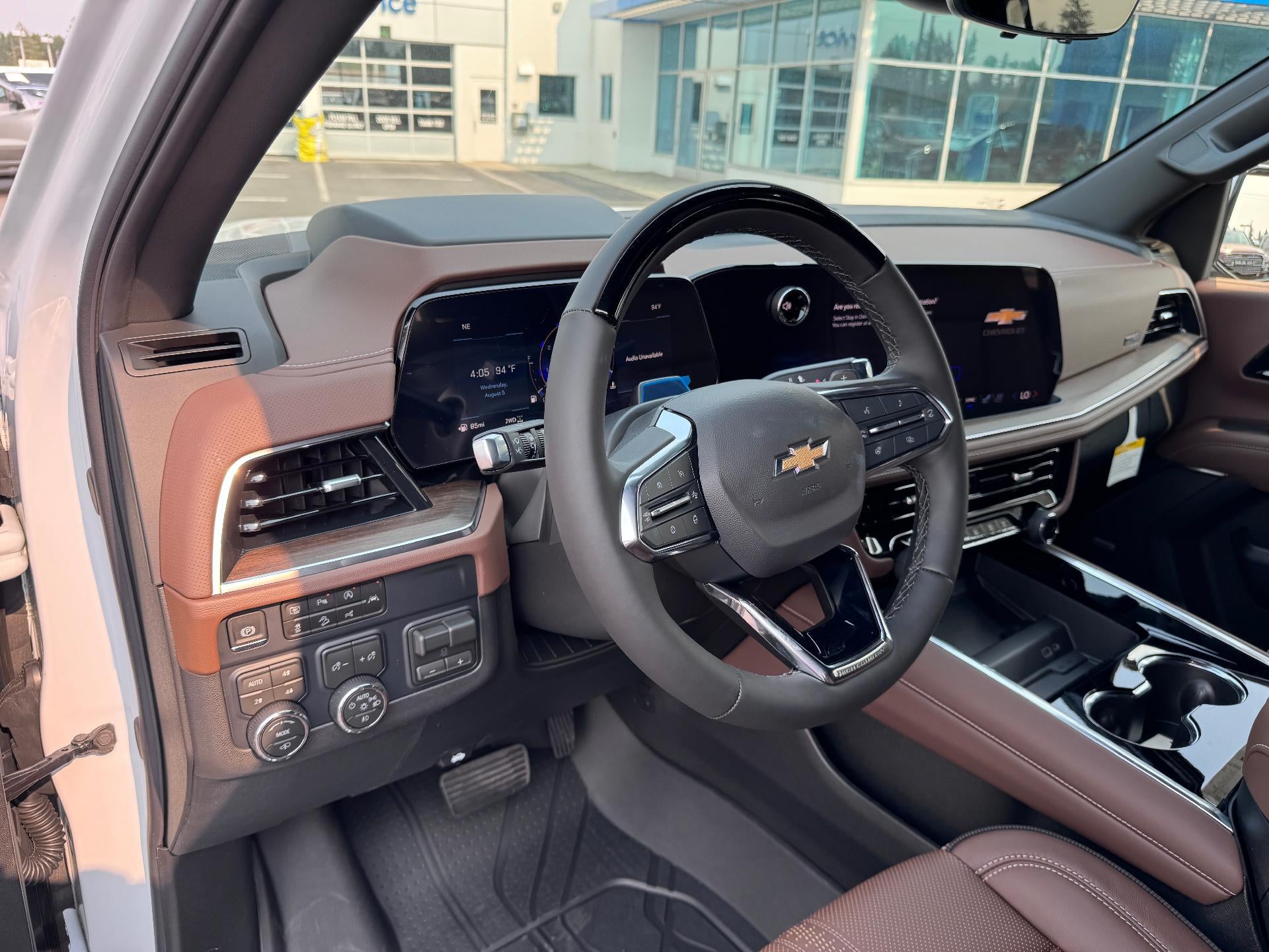 2026 Chevrolet Suburban HIGH COUNTRY / 6.2 LITER V8 / DELUXE PCKG / SUPER CRUISE / PANO SUNROOF / MAX TOW PCKG