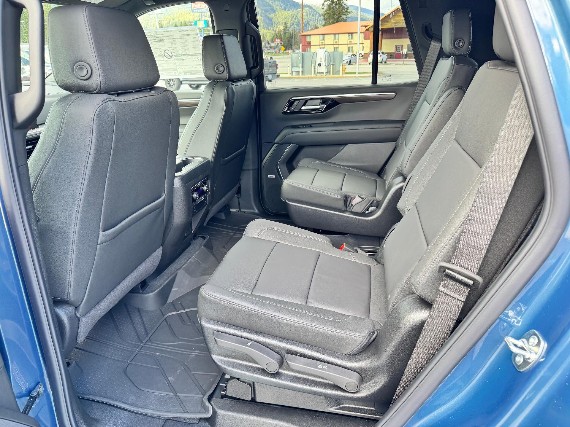 2026 Chevrolet Tahoe LT / 5.3 LITER V8 / MAX TOW PCKG / 2ND ROW BUCKETS / SURROUND VISION / ADAPTIVE CRUISE