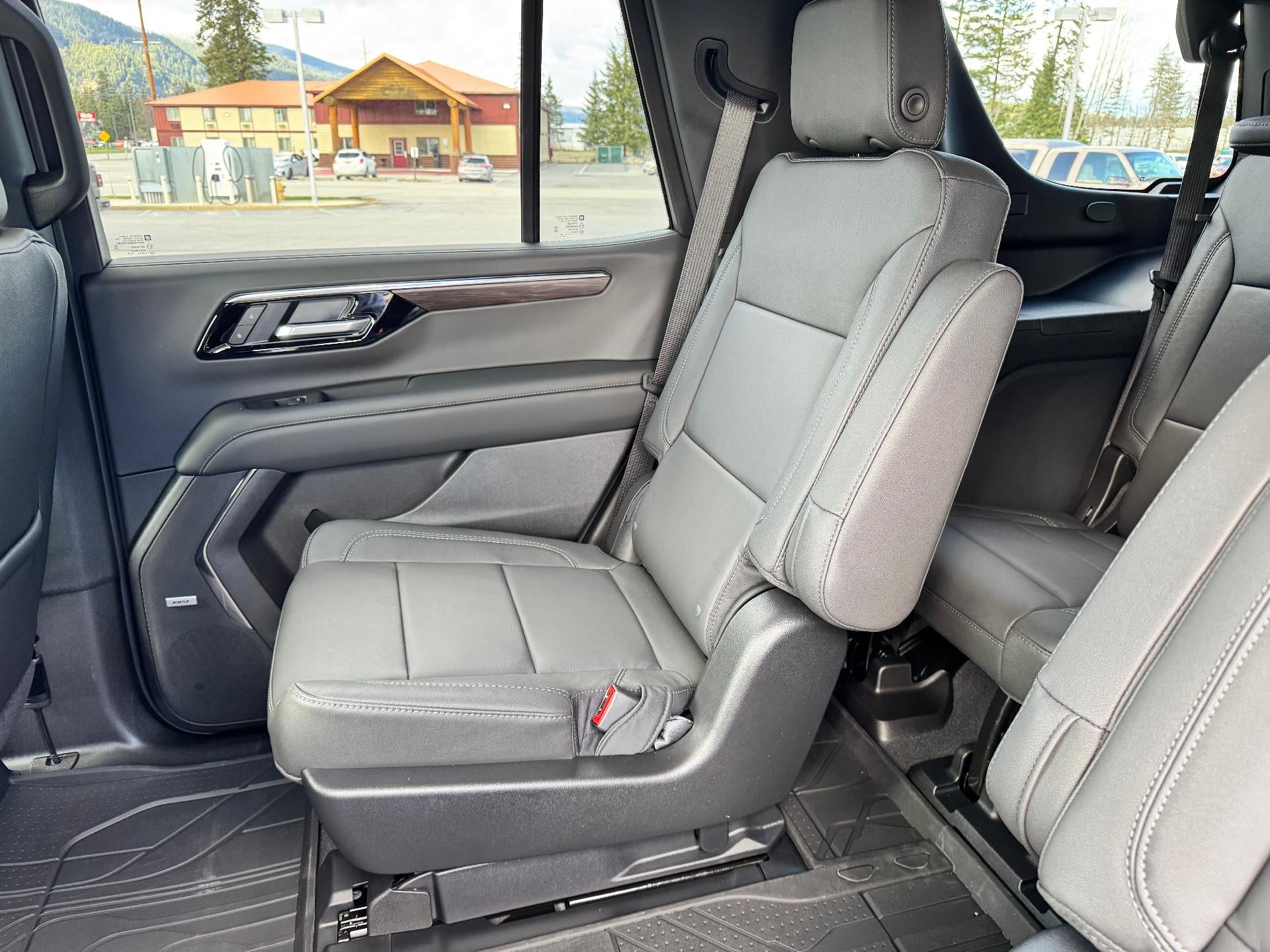 2026 Chevrolet Tahoe LT / 5.3 LITER V8 / MAX TOW PCKG / 2ND ROW BUCKETS / SURROUND VISION / ADAPTIVE CRUISE