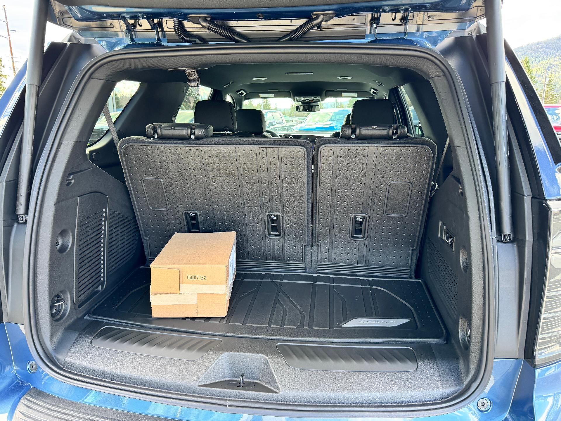 2026 Chevrolet Tahoe LT / 5.3 LITER V8 / MAX TOW PCKG / 2ND ROW BUCKETS / SURROUND VISION / ADAPTIVE CRUISE