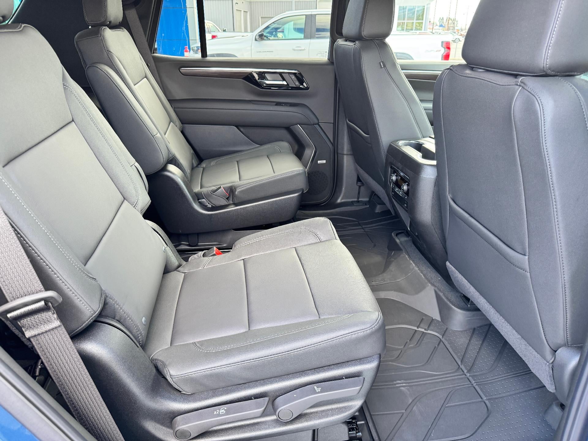 2026 Chevrolet Tahoe LT / 5.3 LITER V8 / MAX TOW PCKG / 2ND ROW BUCKETS / SURROUND VISION / ADAPTIVE CRUISE