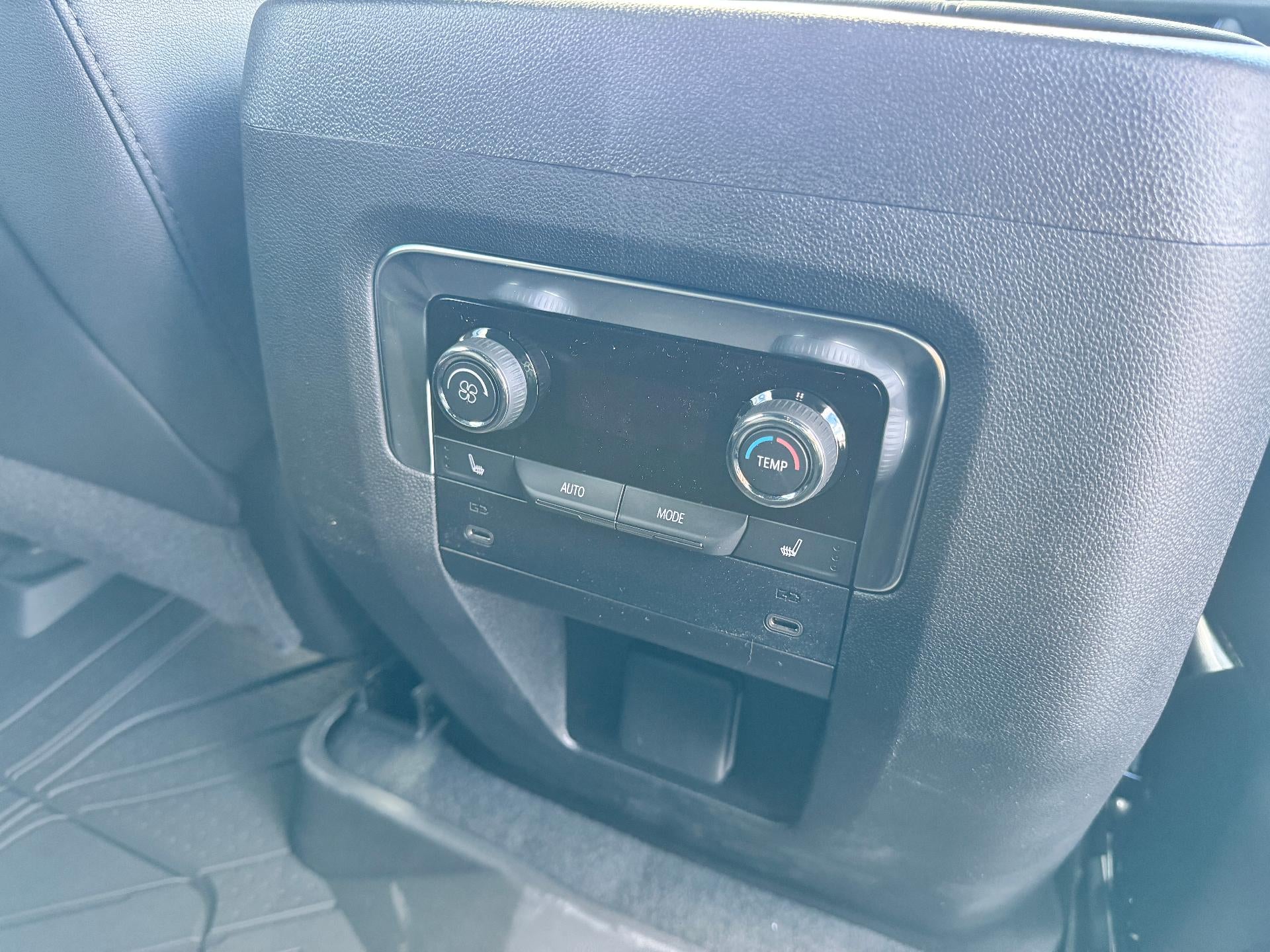 2026 Chevrolet Tahoe LT / 5.3 LITER V8 / MAX TOW PCKG / 2ND ROW BUCKETS / SURROUND VISION / ADAPTIVE CRUISE