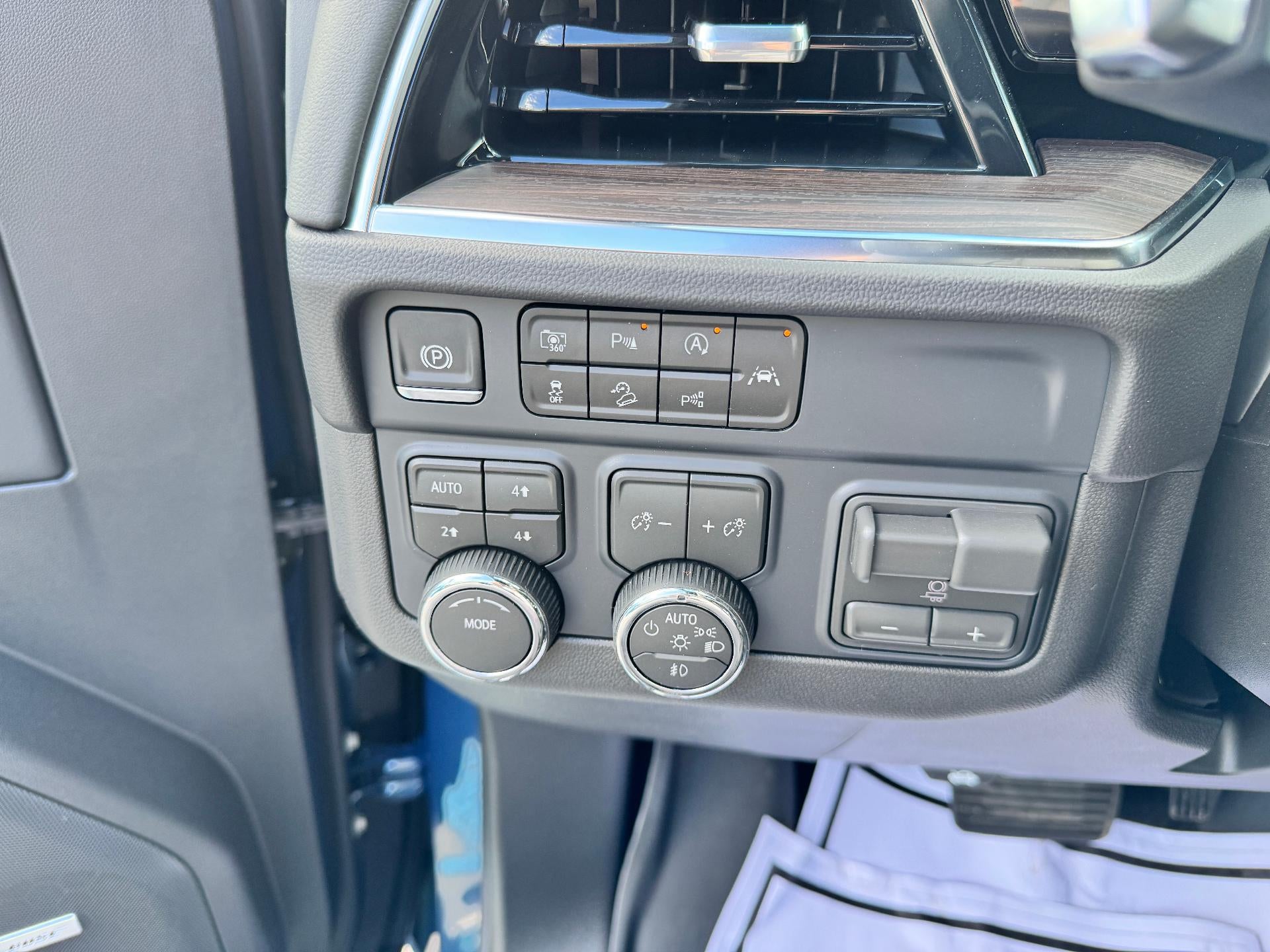 2026 Chevrolet Tahoe LT / 5.3 LITER V8 / MAX TOW PCKG / 2ND ROW BUCKETS / SURROUND VISION / ADAPTIVE CRUISE