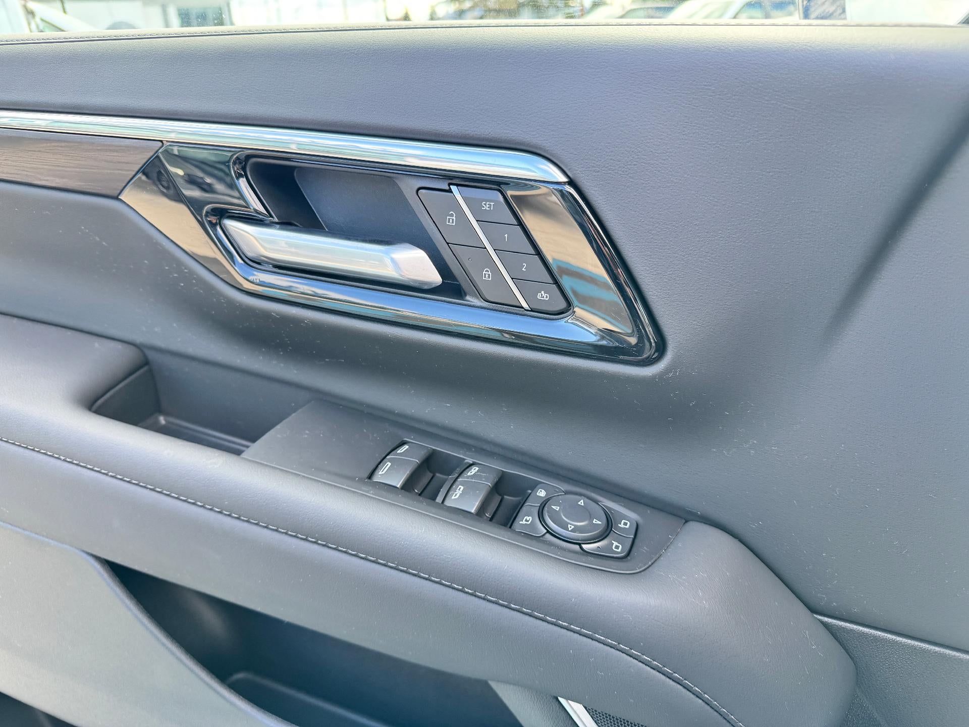 2026 Chevrolet Tahoe LT / 5.3 LITER V8 / MAX TOW PCKG / 2ND ROW BUCKETS / SURROUND VISION / ADAPTIVE CRUISE