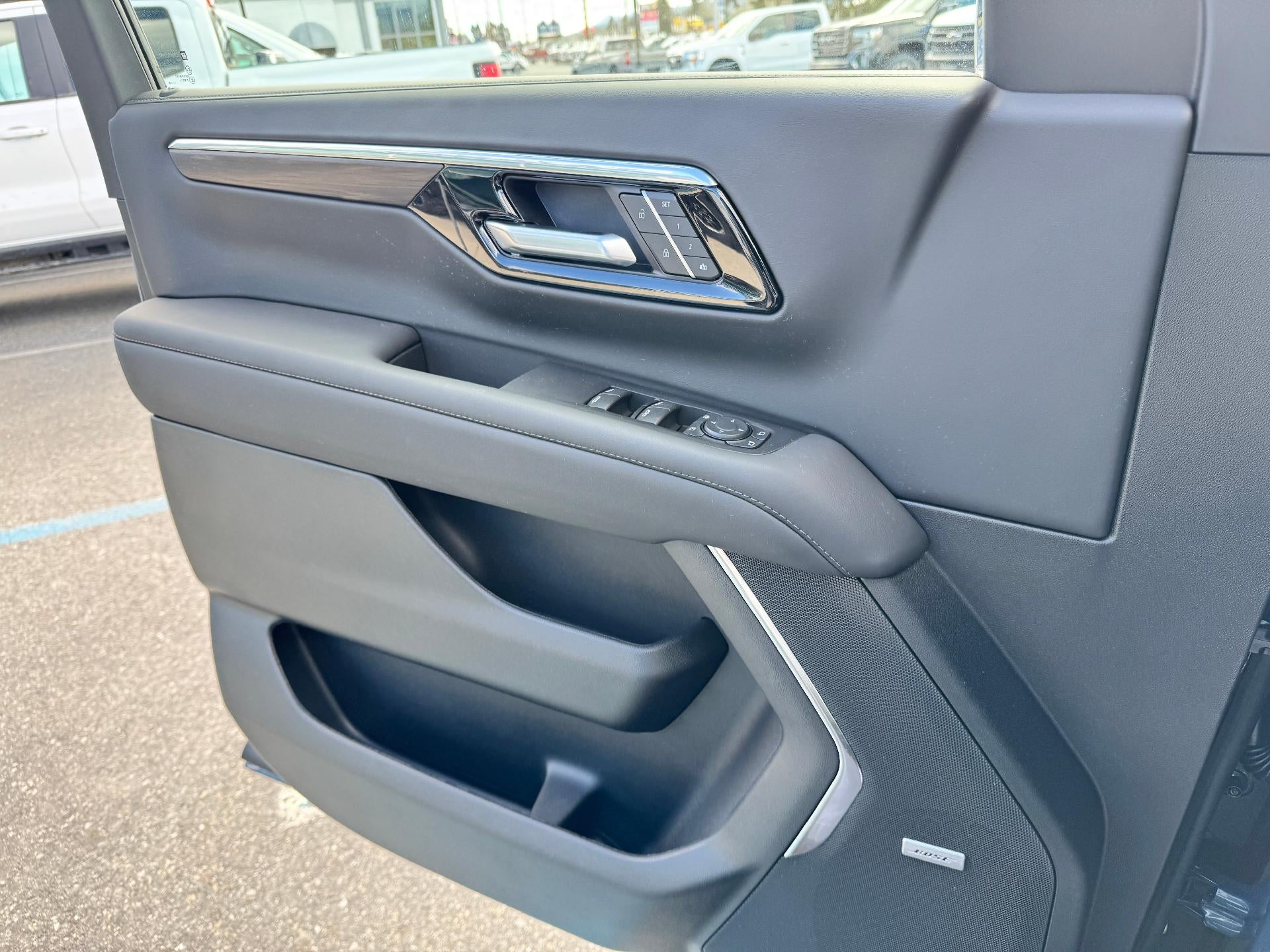 2026 Chevrolet Tahoe LT / 5.3 LITER V8 / MAX TOW PCKG / 2ND ROW BUCKETS / SURROUND VISION / ADAPTIVE CRUISE
