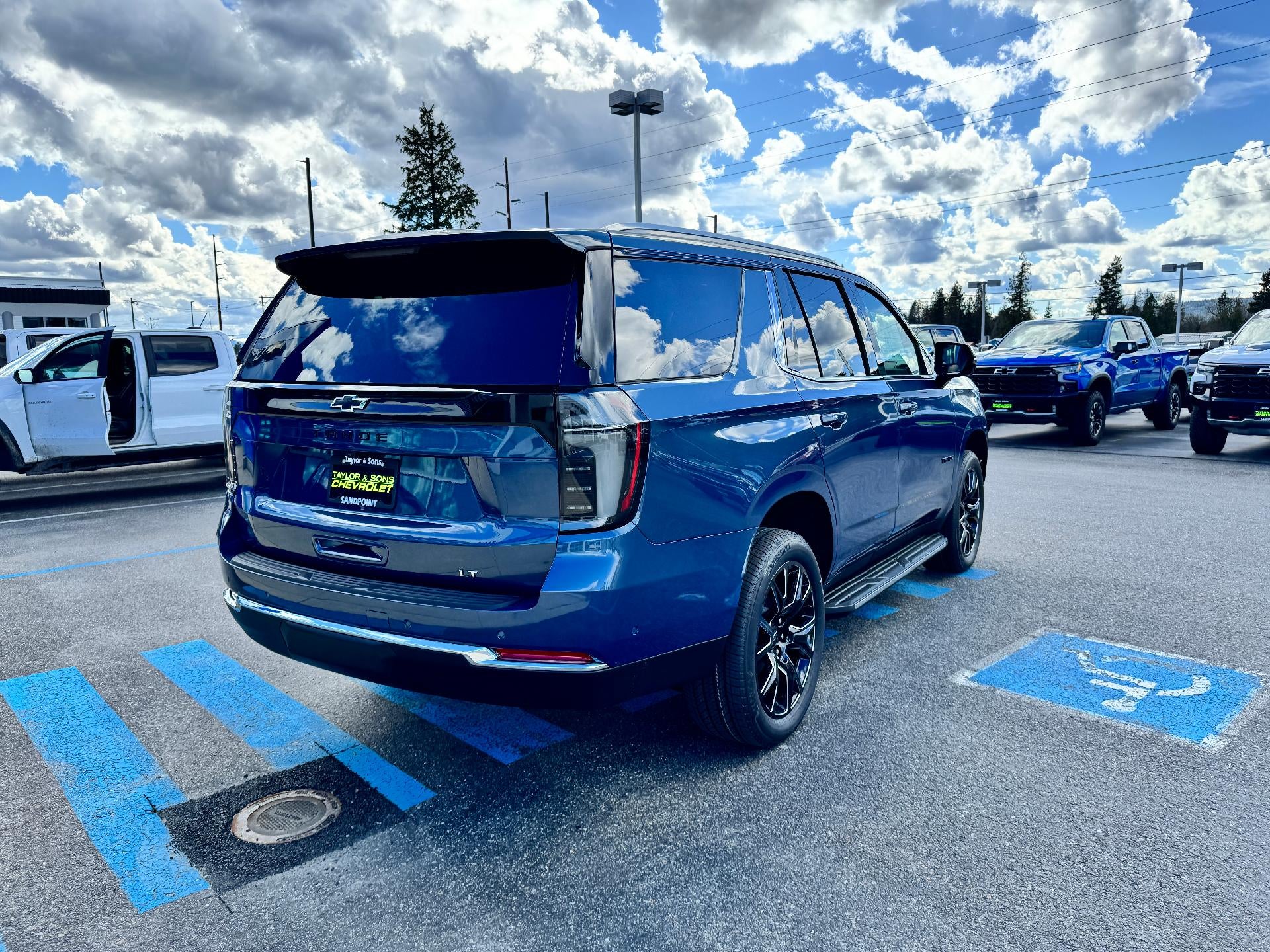 2026 Chevrolet Tahoe LT / 5.3 LITER V8 / MAX TOW PCKG / 2ND ROW BUCKETS / SURROUND VISION / ADAPTIVE CRUISE