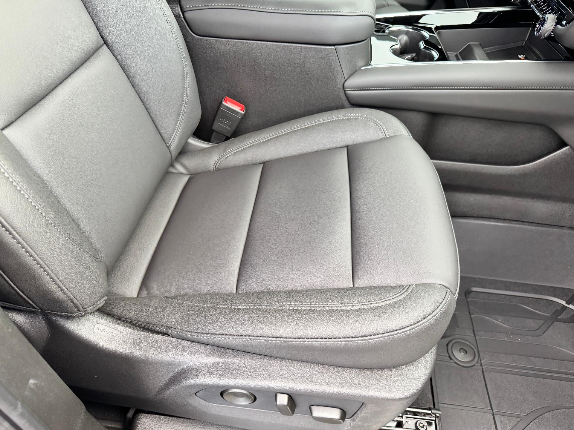 2026 Chevrolet Tahoe LT / 5.3 LITER V8 / ADAPTIVE CRUISE / MAX TOW / BLACK 22" WHEELS