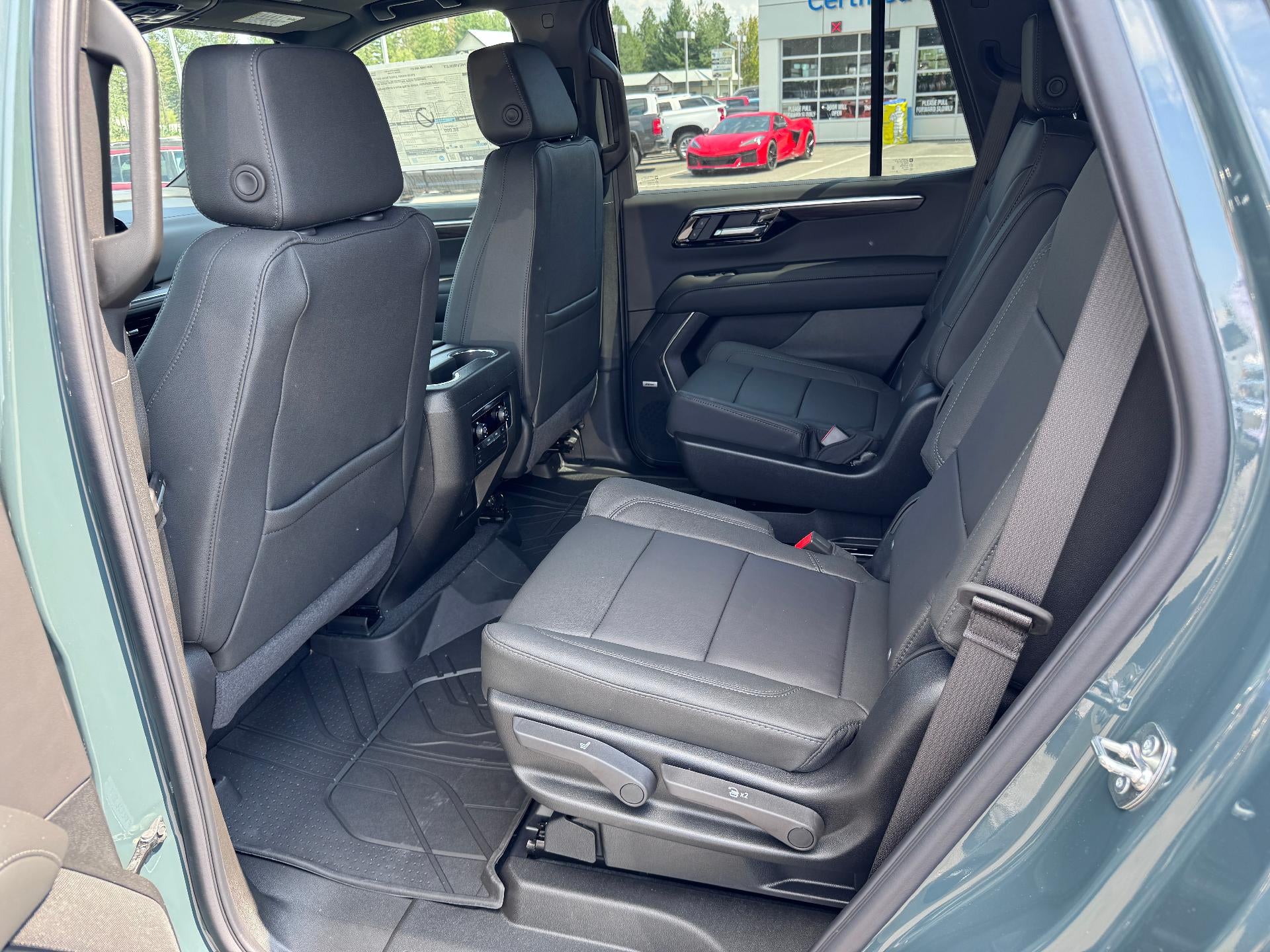 2026 Chevrolet Tahoe Z71 OFF ROAD / 5.3 LITER V8 / COMFORT PCKG / PANO SUNROOF / MAX TOW PCKG