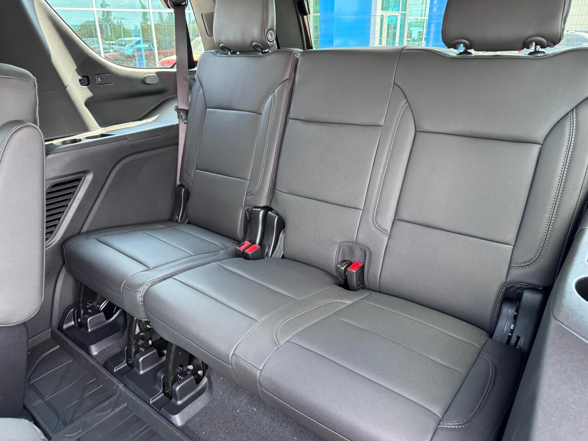 2026 Chevrolet Tahoe Z71 OFF ROAD / 5.3 LITER V8 / COMFORT PCKG / PANO SUNROOF / MAX TOW PCKG