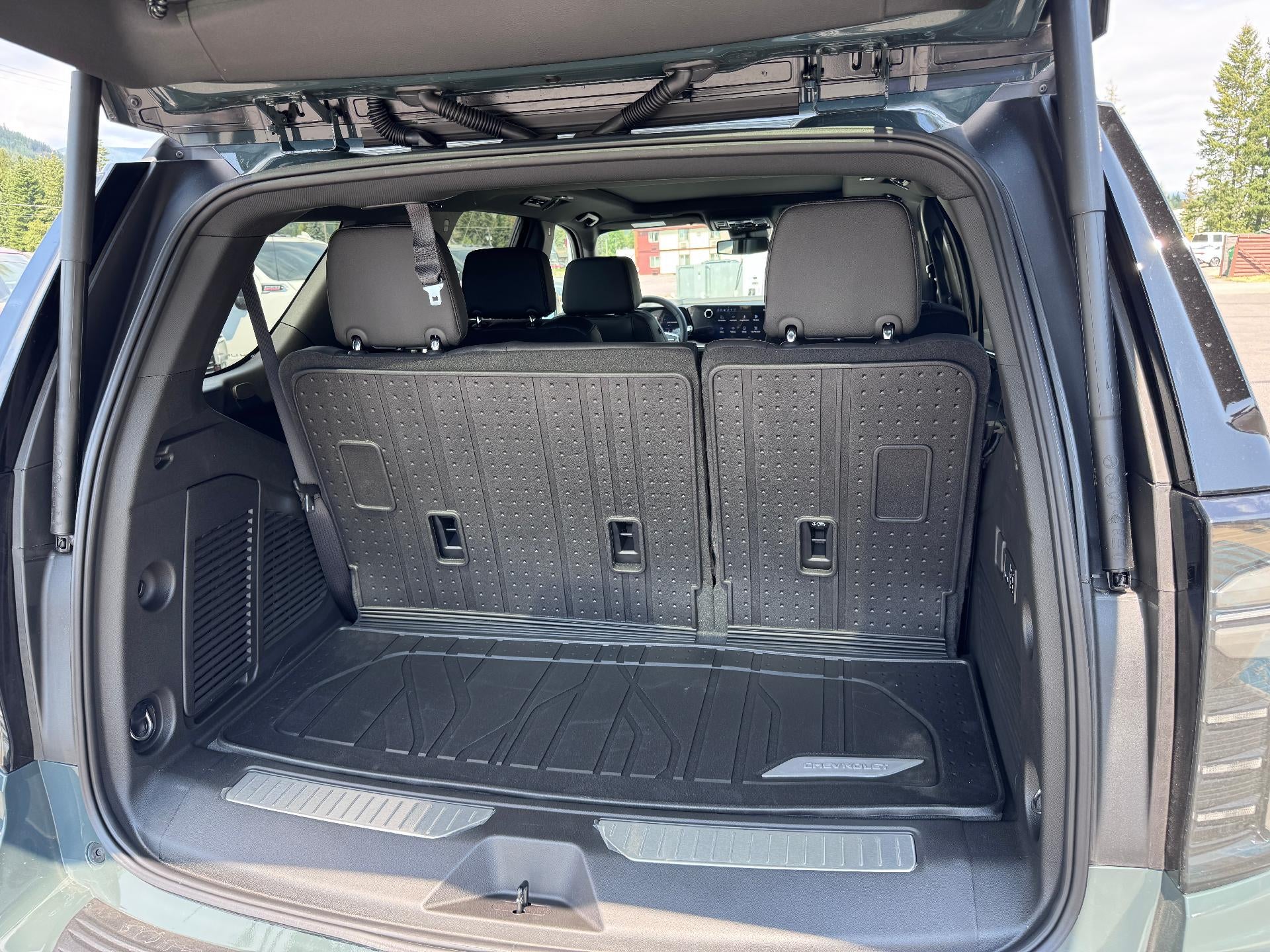 2026 Chevrolet Tahoe Z71 OFF ROAD / 5.3 LITER V8 / COMFORT PCKG / PANO SUNROOF / MAX TOW PCKG