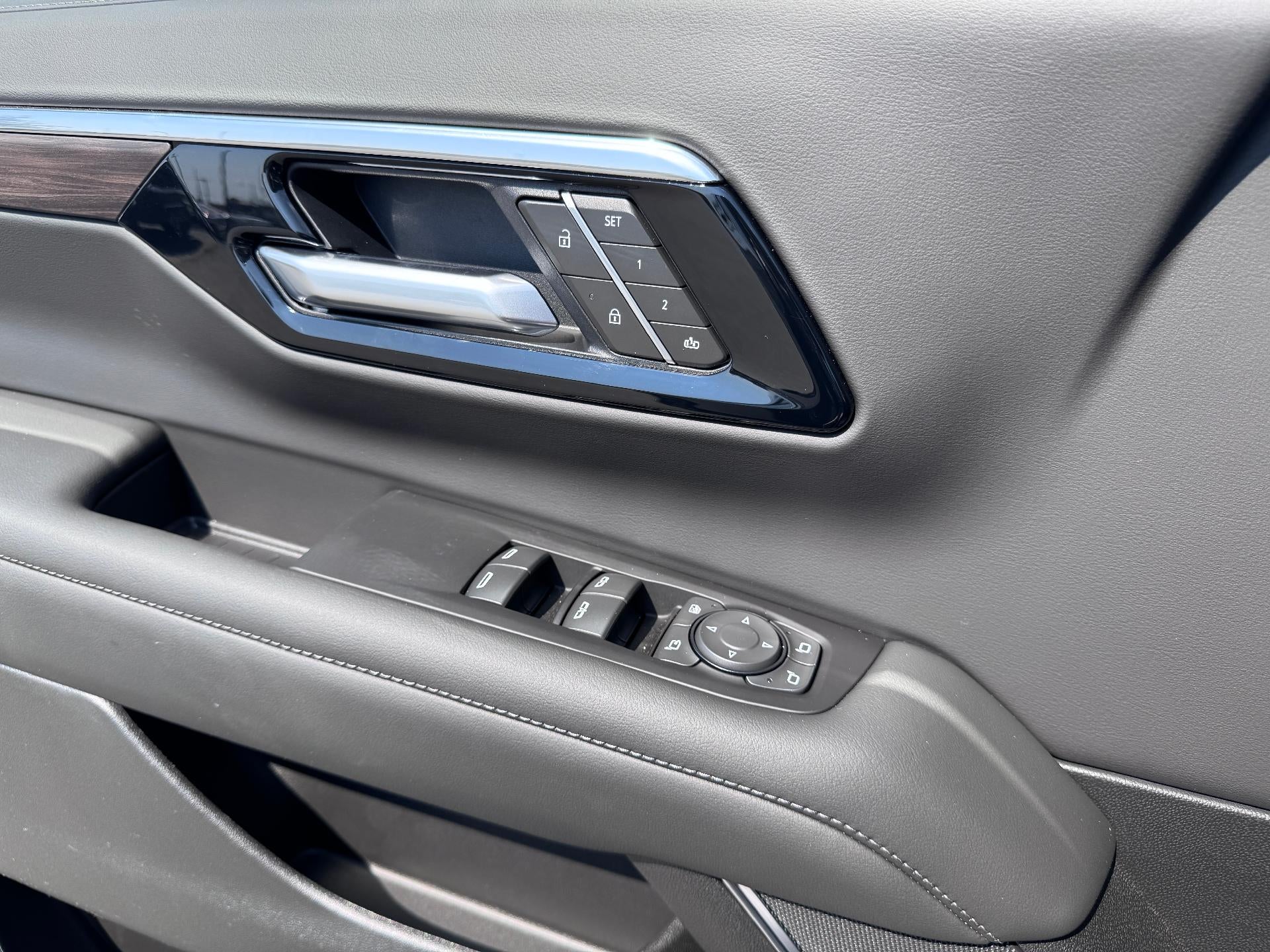 2026 Chevrolet Tahoe Z71 OFF ROAD / 5.3 LITER V8 / COMFORT PCKG / PANO SUNROOF / MAX TOW PCKG