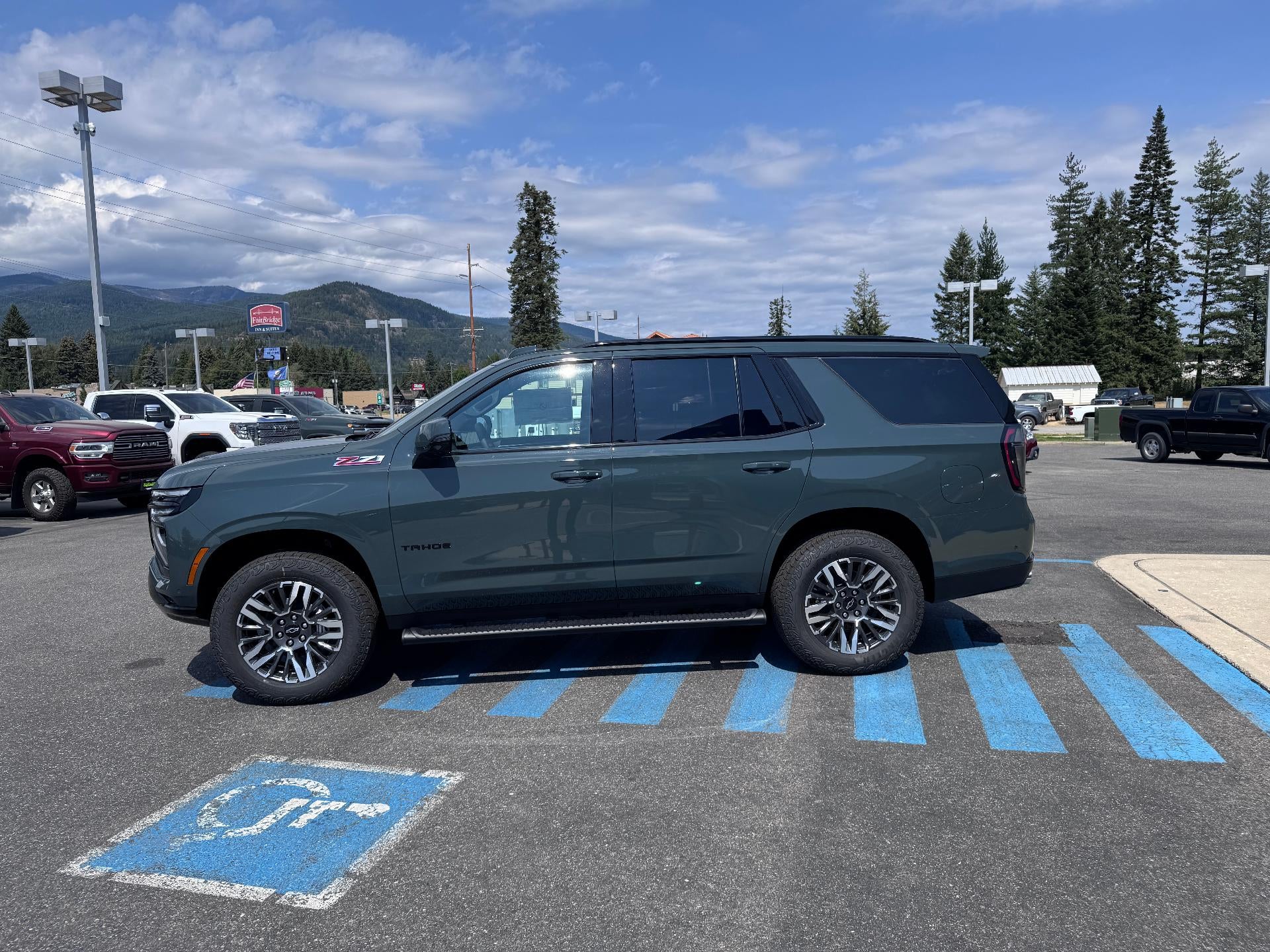2026 Chevrolet Tahoe Z71 OFF ROAD / 5.3 LITER V8 / COMFORT PCKG / PANO SUNROOF / MAX TOW PCKG