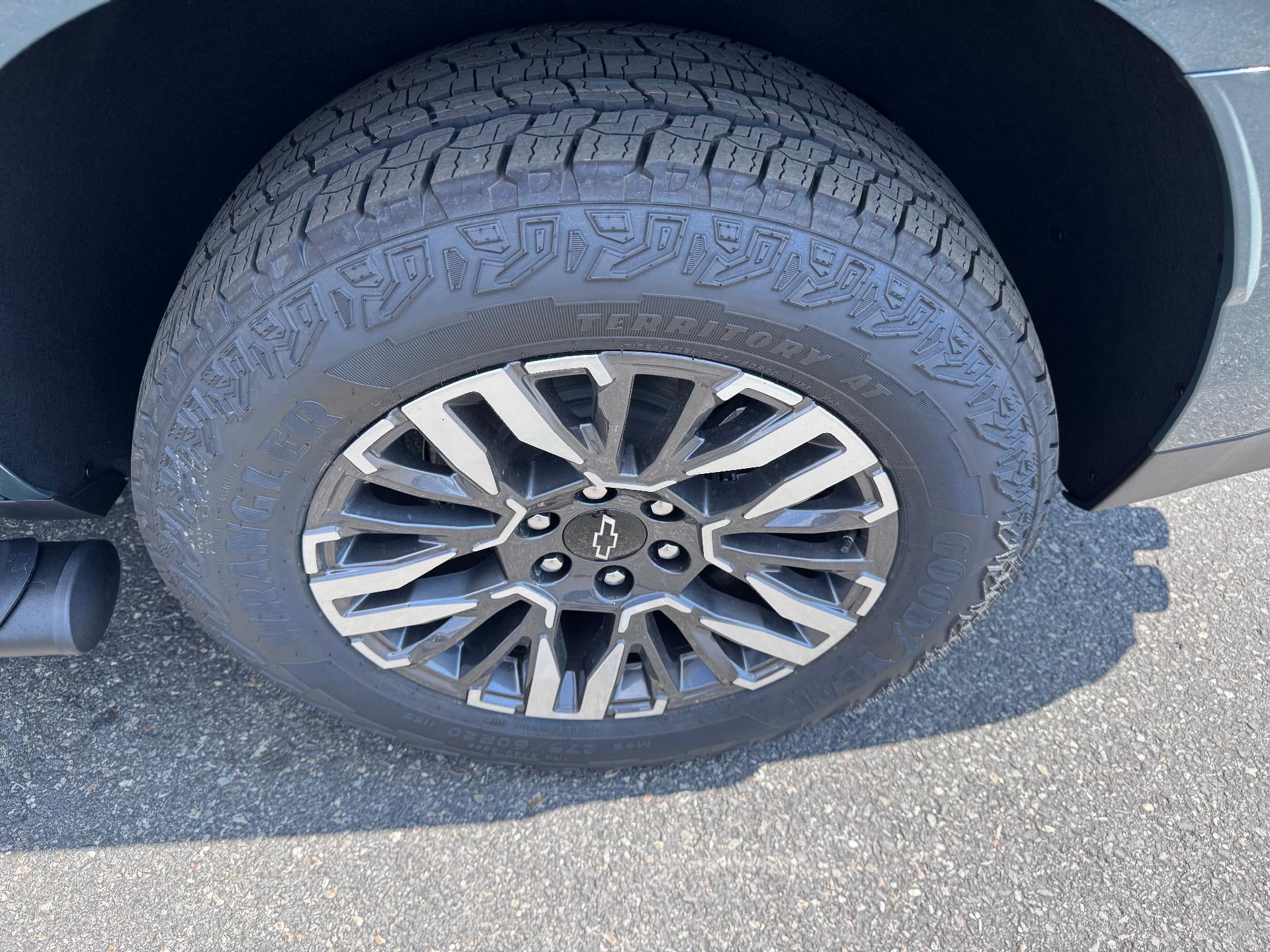 2026 Chevrolet Tahoe Z71 OFF ROAD / 5.3 LITER V8 / COMFORT PCKG / PANO SUNROOF / MAX TOW PCKG