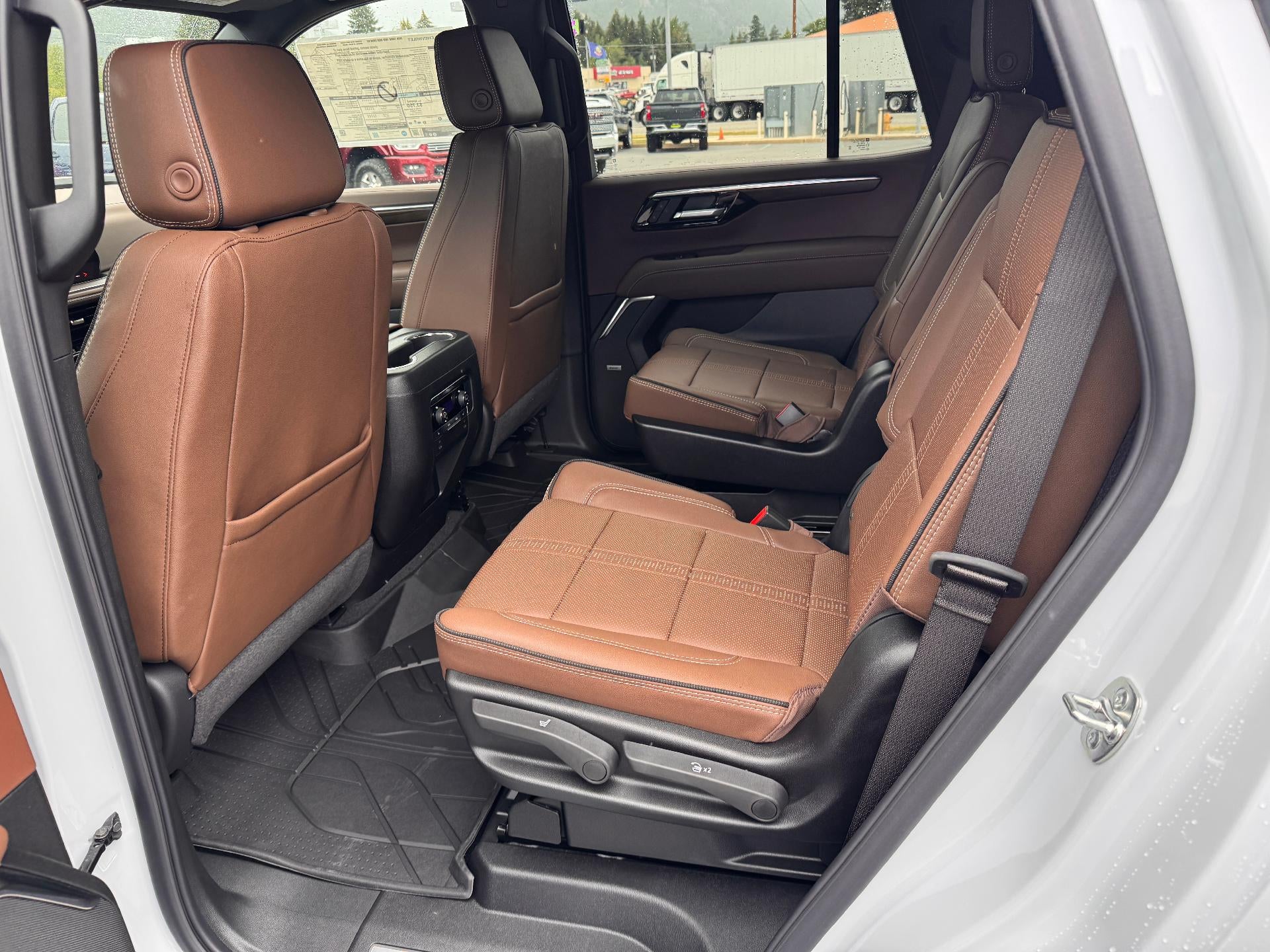 2026 Chevrolet Tahoe HIGH COUNTRY / DMAX DIESEL / DELUXE PCKG / PANO SUNROOF / MAX TOW PCKG