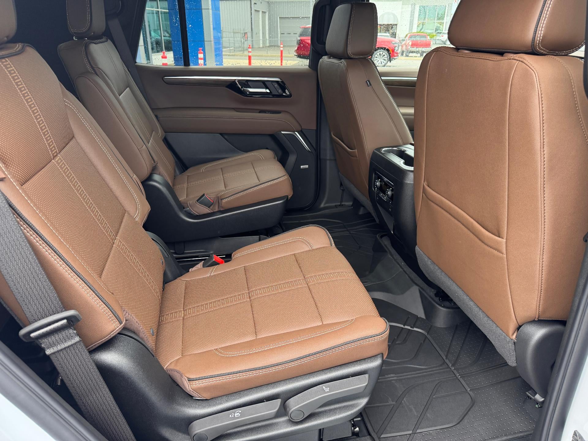 2026 Chevrolet Tahoe HIGH COUNTRY / DMAX DIESEL / DELUXE PCKG / PANO SUNROOF / MAX TOW PCKG