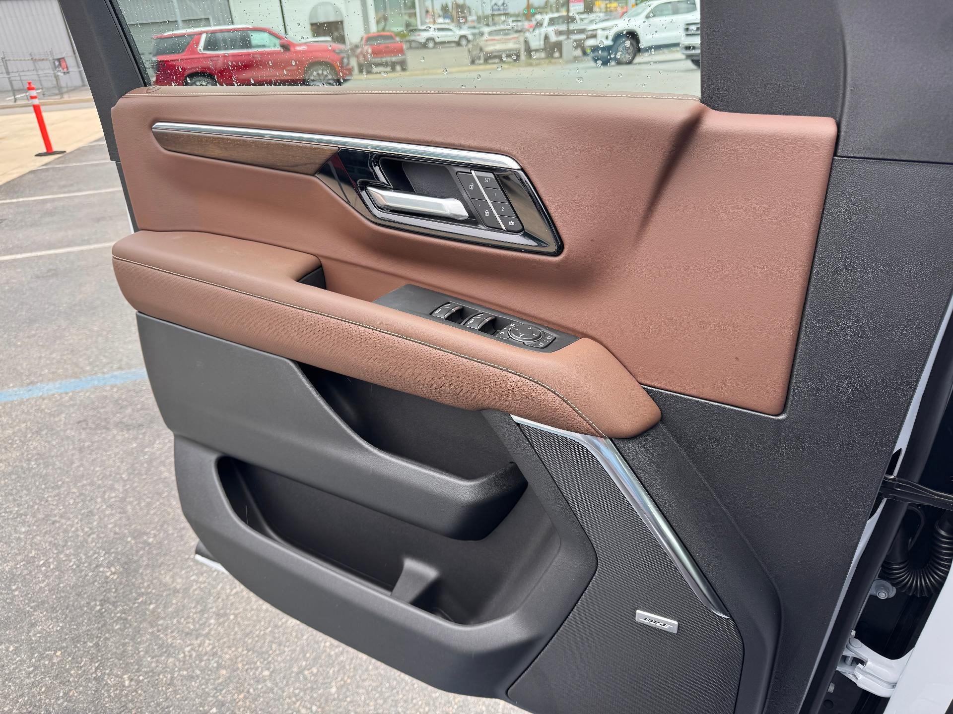 2026 Chevrolet Tahoe HIGH COUNTRY / DMAX DIESEL / DELUXE PCKG / PANO SUNROOF / MAX TOW PCKG