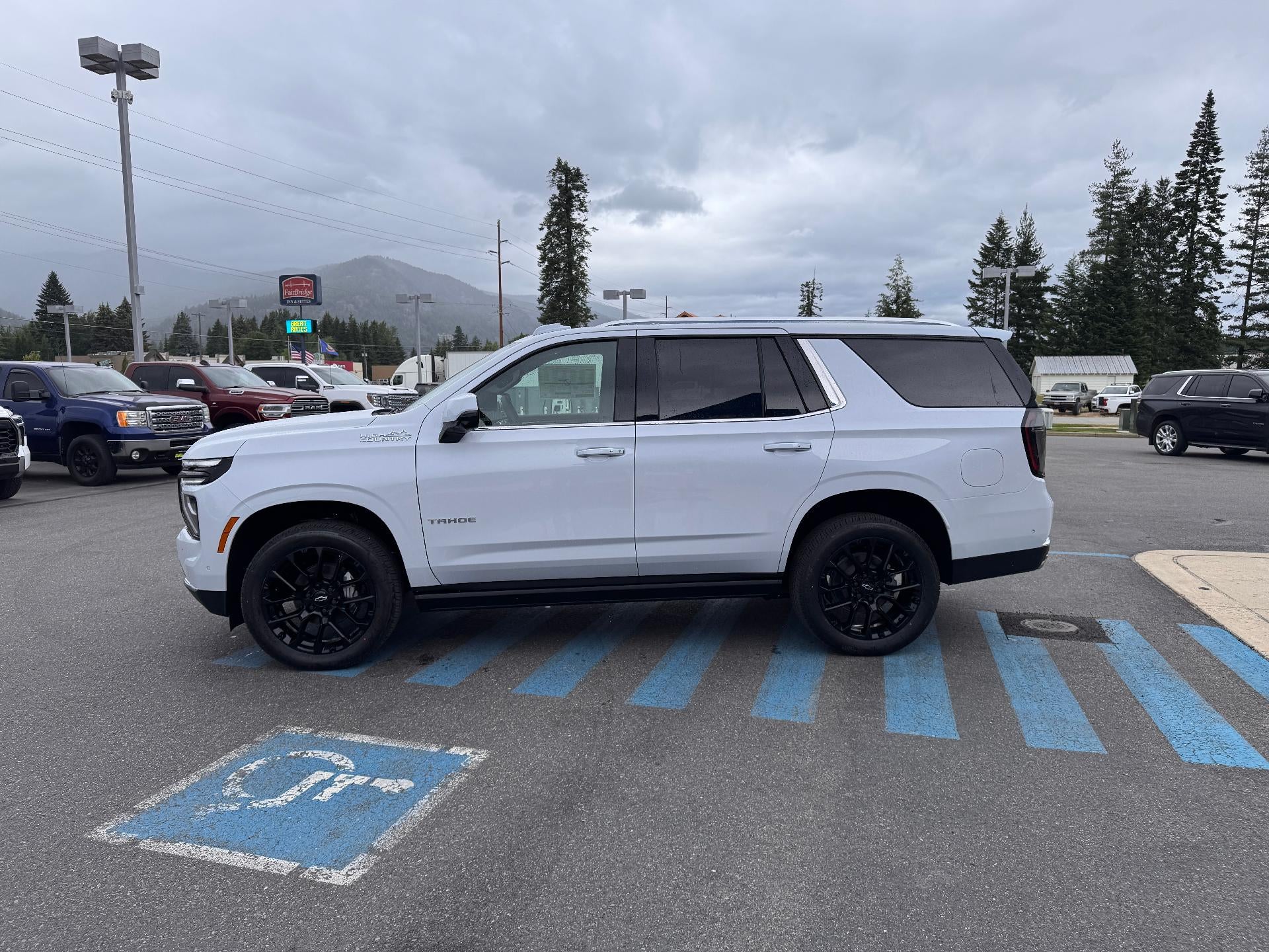 2026 Chevrolet Tahoe HIGH COUNTRY / DMAX DIESEL / DELUXE PCKG / PANO SUNROOF / MAX TOW PCKG