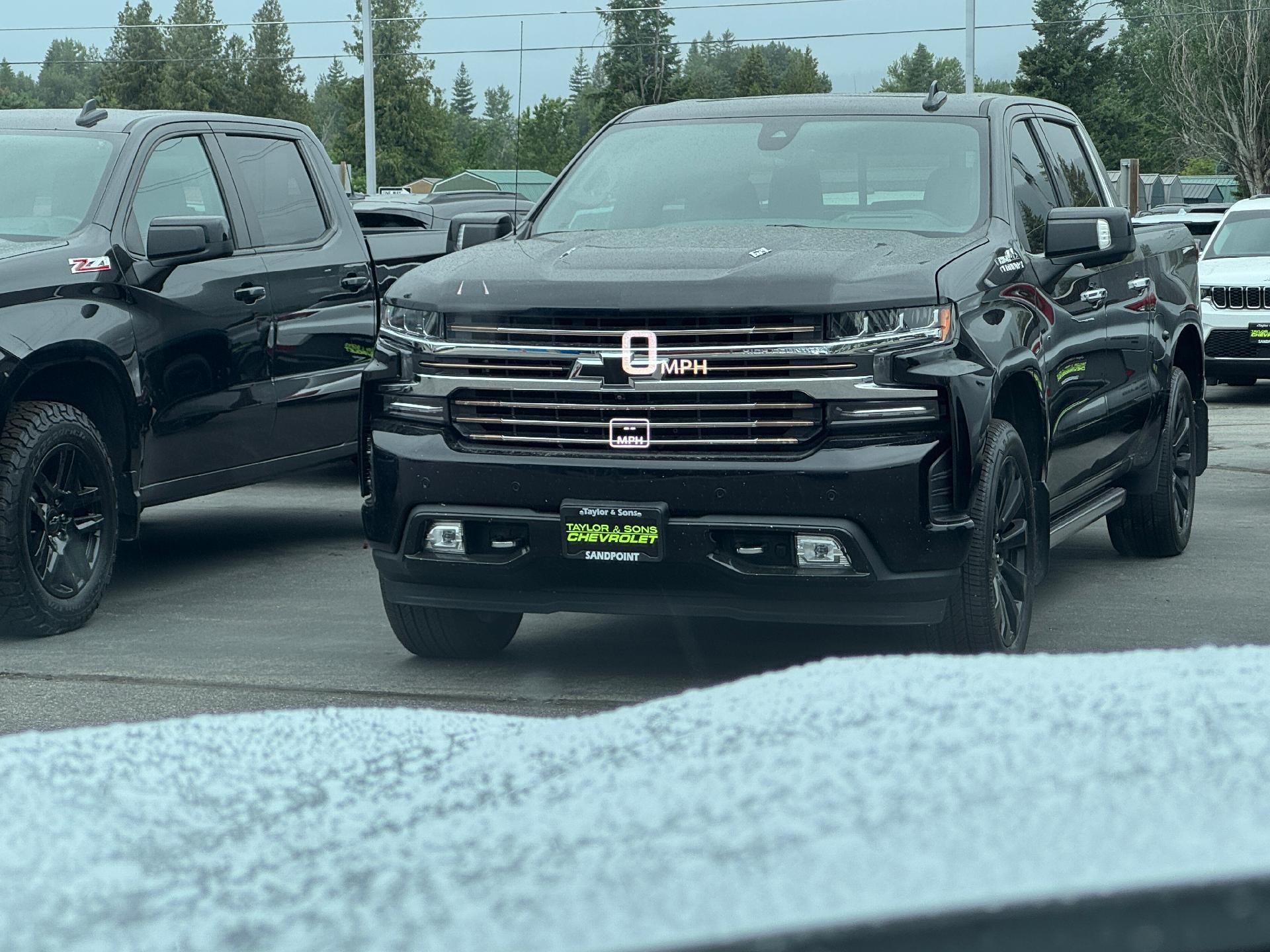 2026 Chevrolet Tahoe HIGH COUNTRY / DMAX DIESEL / DELUXE PCKG / PANO SUNROOF / MAX TOW PCKG