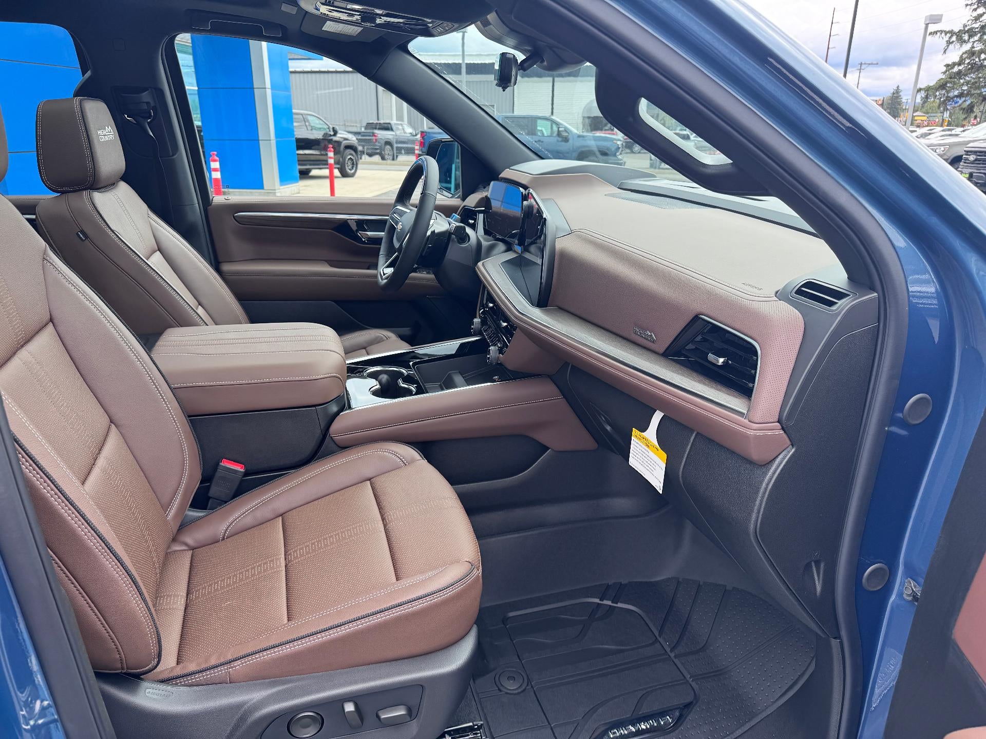 2026 Chevrolet Tahoe HIGH COUNTRY / 6.2 LITER V8 / DELUXE PCKG / PANO SUNROOF / SUPER CRUISE