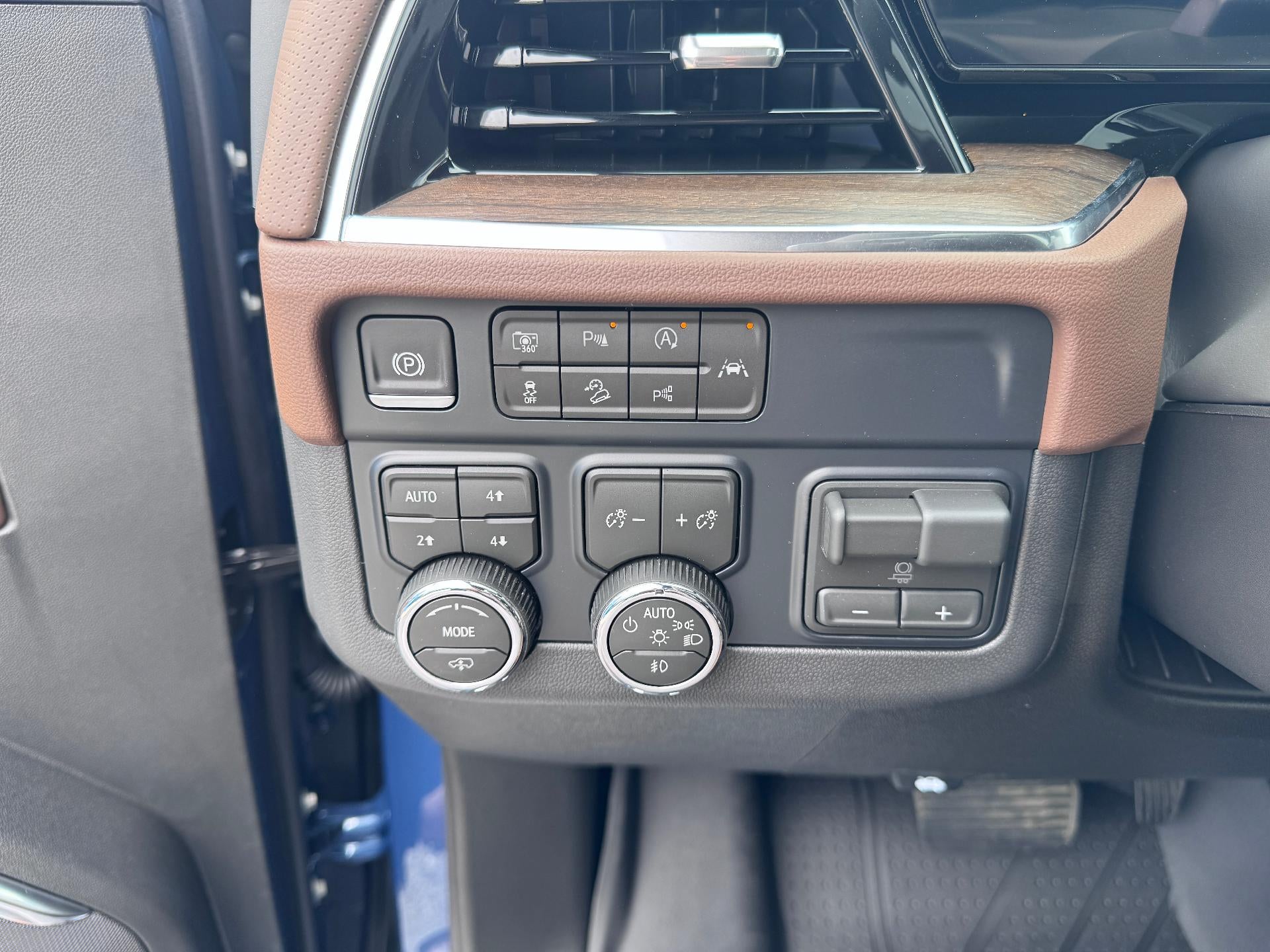 2026 Chevrolet Tahoe HIGH COUNTRY / 6.2 LITER V8 / DELUXE PCKG / PANO SUNROOF / SUPER CRUISE