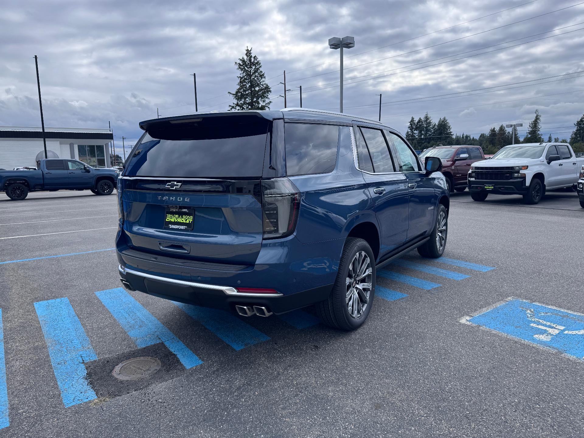 2026 Chevrolet Tahoe HIGH COUNTRY / 6.2 LITER V8 / DELUXE PCKG / PANO SUNROOF / SUPER CRUISE