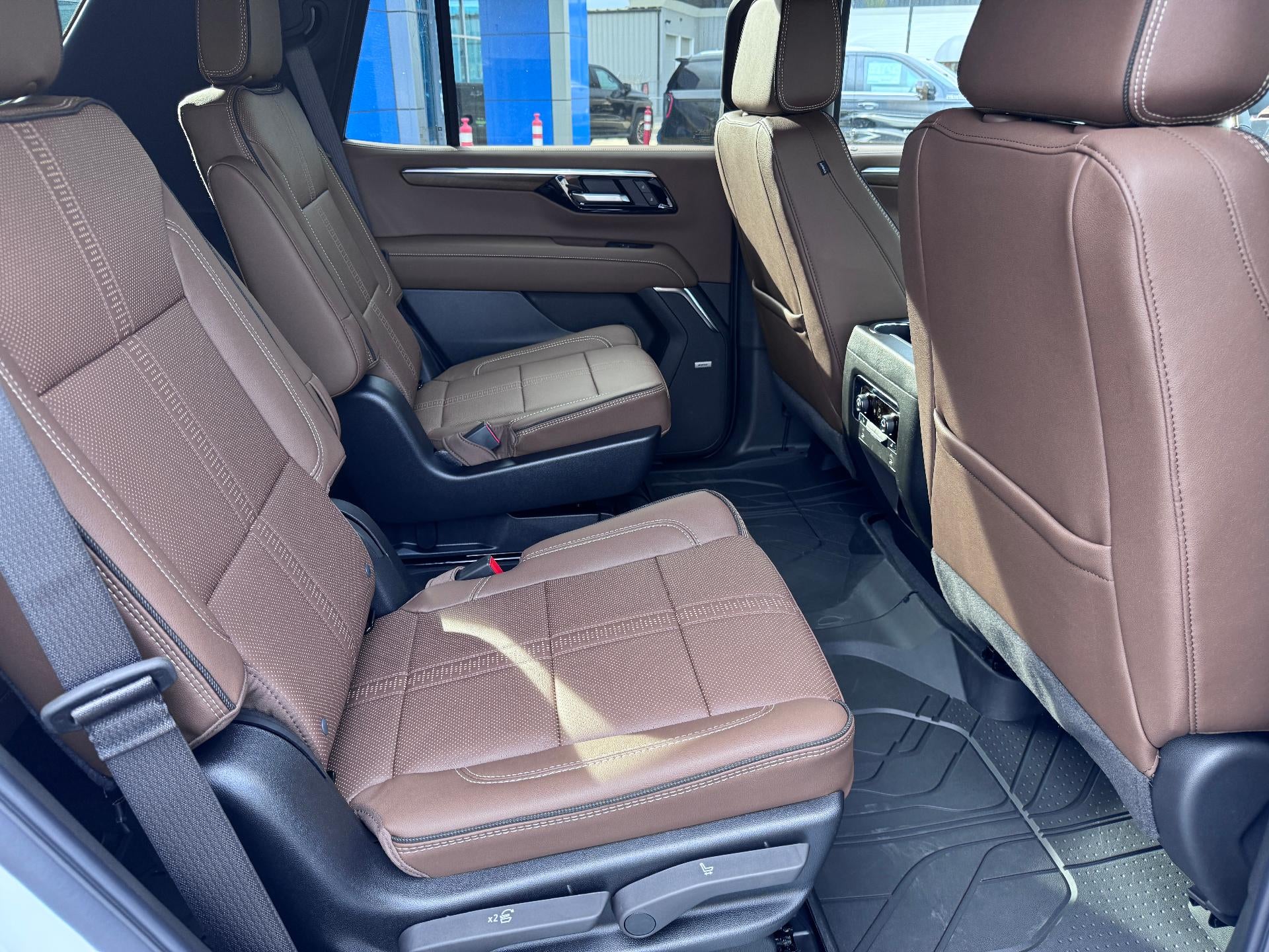 2026 Chevrolet Tahoe HIGH COUNTRY / 6.2 LITER V8 / DELUXE PCKG / PANO SUNROOF / SUPER CRUISE