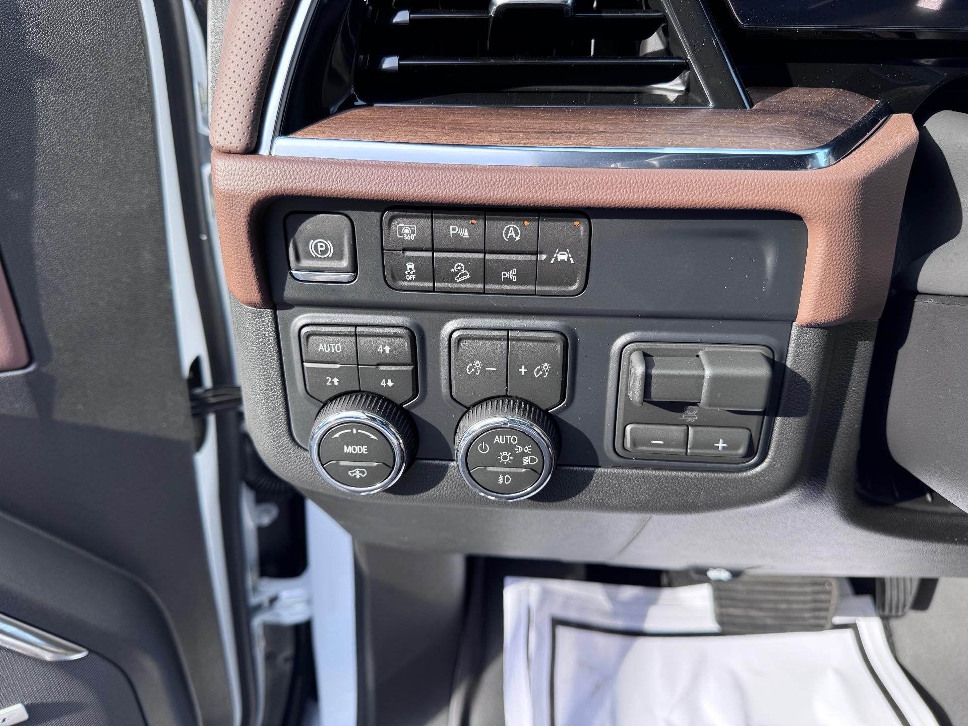 2026 Chevrolet Tahoe HIGH COUNTRY / 6.2 LITER V8 / DELUXE PCKG / PANO SUNROOF / SUPER CRUISE