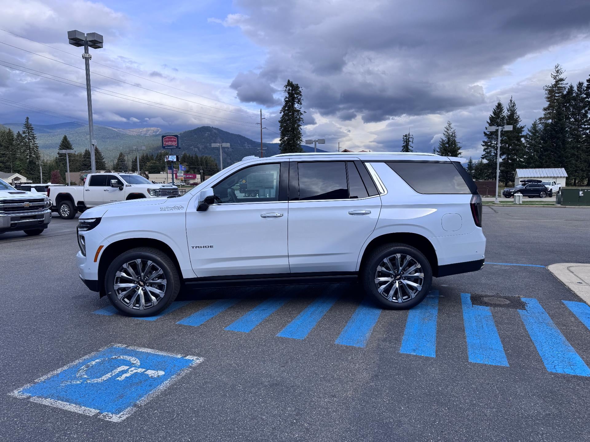 2026 Chevrolet Tahoe HIGH COUNTRY / 6.2 LITER V8 / DELUXE PCKG / PANO SUNROOF / SUPER CRUISE