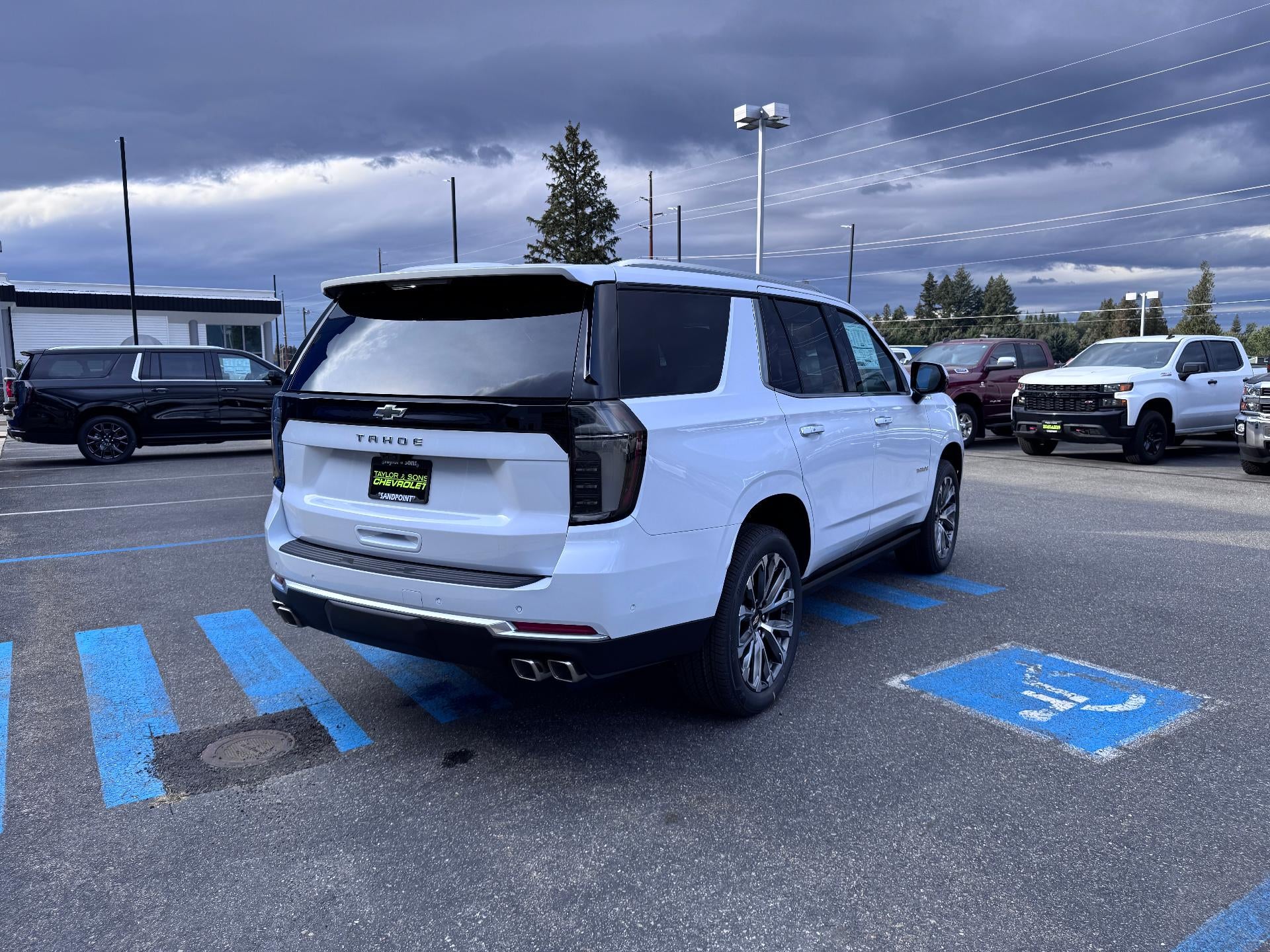 2026 Chevrolet Tahoe HIGH COUNTRY / 6.2 LITER V8 / DELUXE PCKG / PANO SUNROOF / SUPER CRUISE