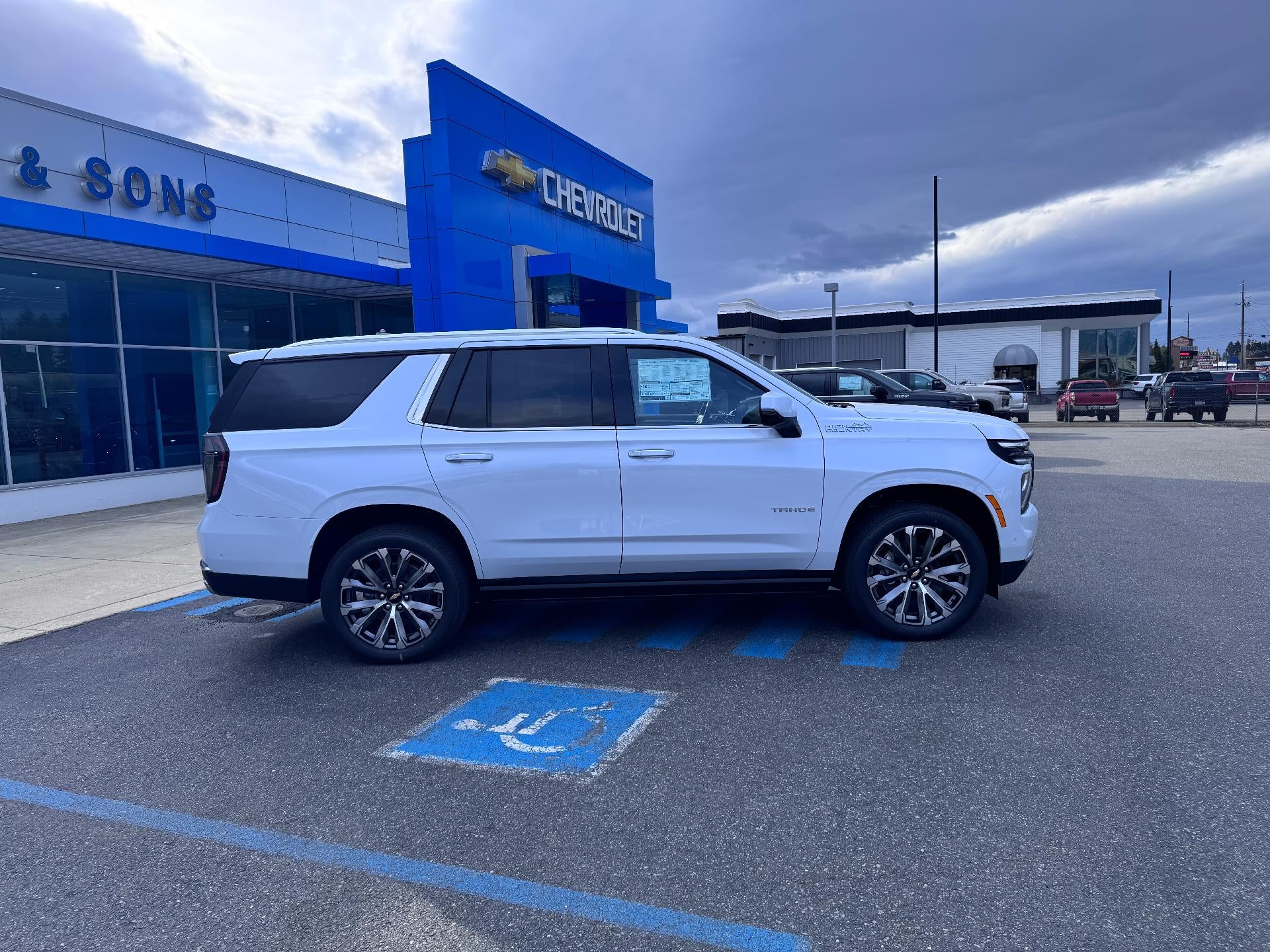 2026 Chevrolet Tahoe HIGH COUNTRY / 6.2 LITER V8 / DELUXE PCKG / PANO SUNROOF / SUPER CRUISE