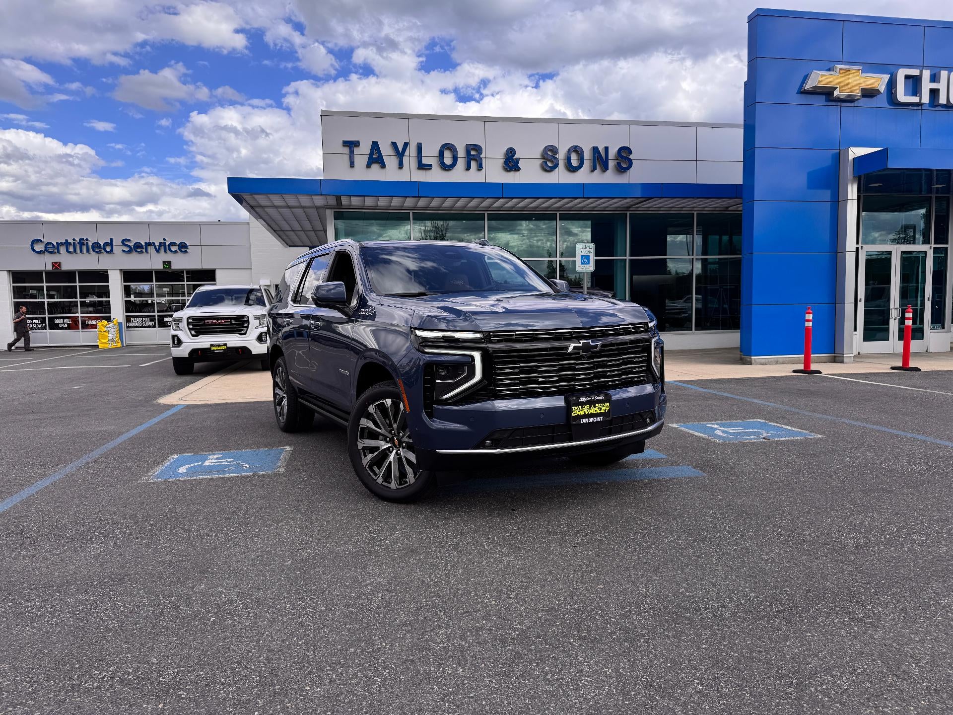 2026 Chevrolet Tahoe HIGH COUNTRY / 6.2 LITER V8 / DELUXE PCKG / SUPER CRUISE / PANO SUNROOF
